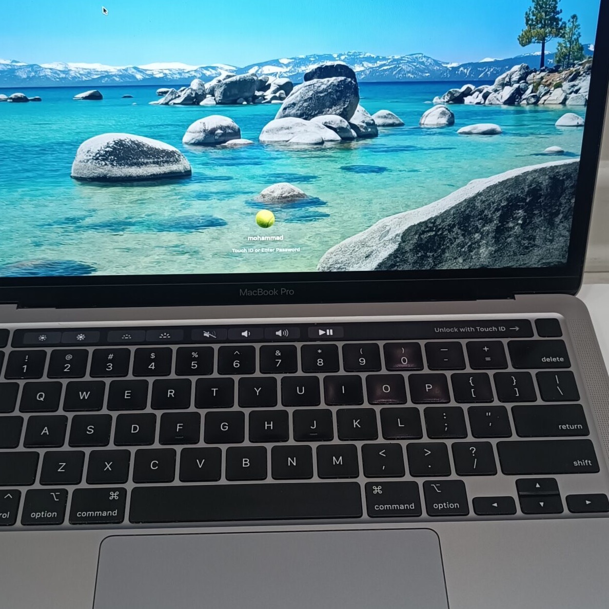 مک بوک 2020 M1 256g بسیار تمیز