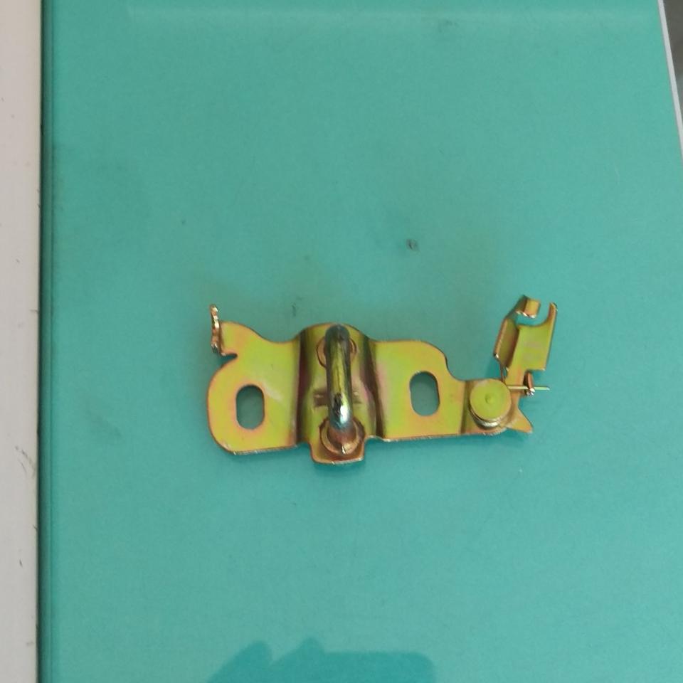 زبانه قفل صندوق پراید هاچ بک و 111