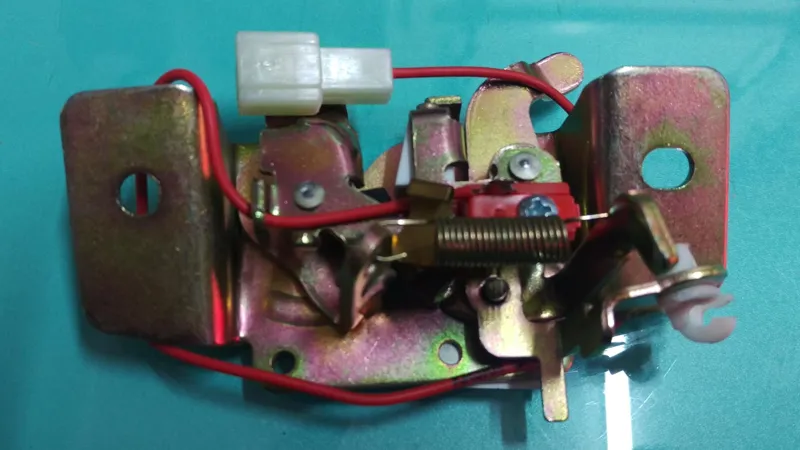 قفل صندوق پراید 111 بالا