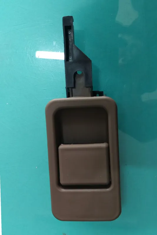 دستگیره درب داشبورد 405 کرم