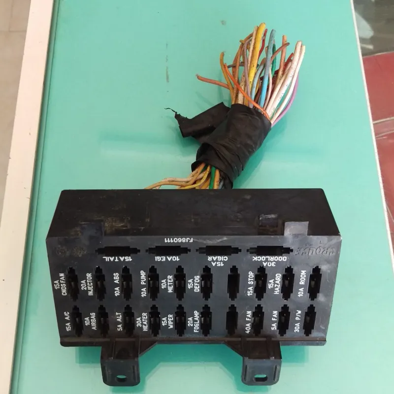 جعبه فیوز داخل اتاق تیبا