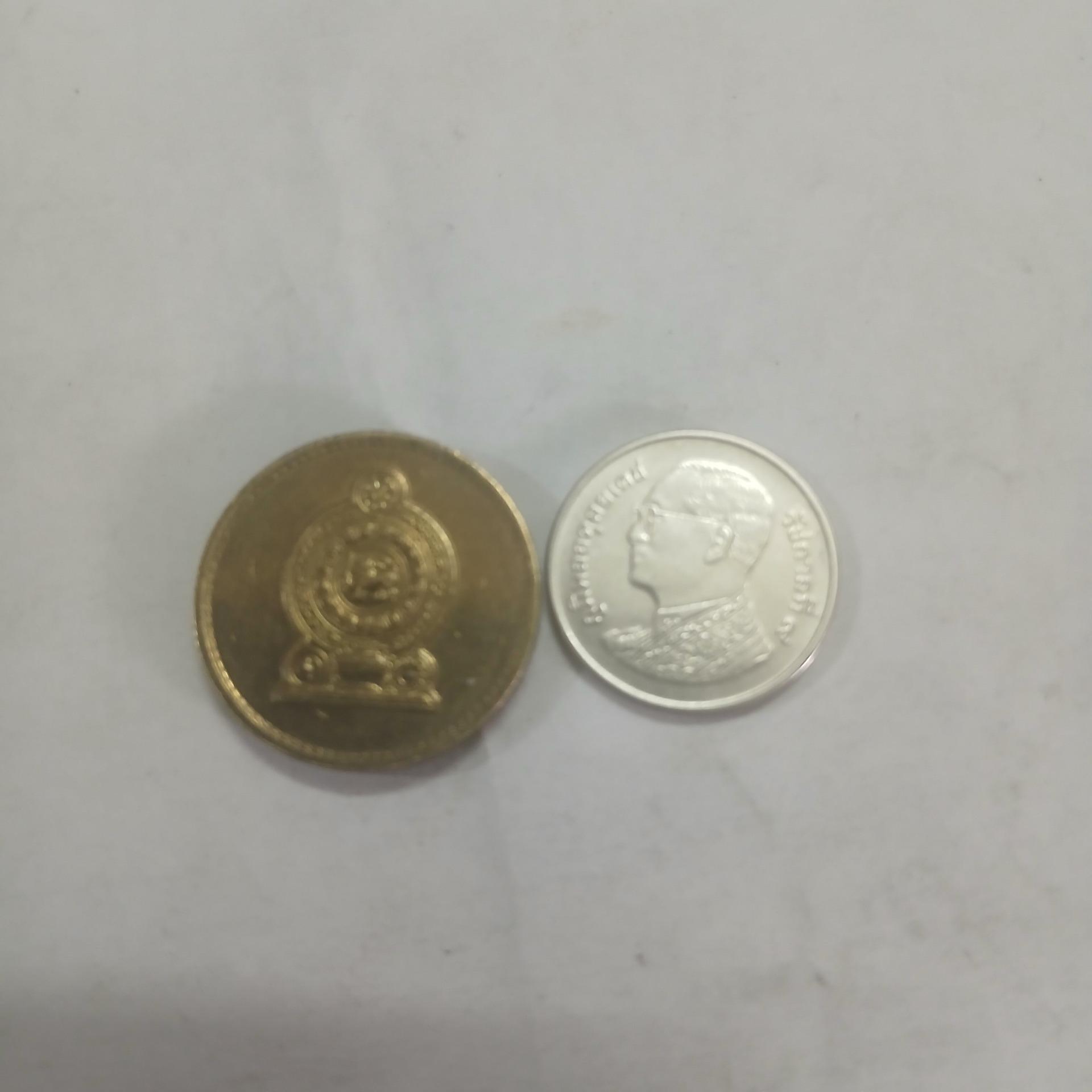 2تا سکه خارجی متفاوت