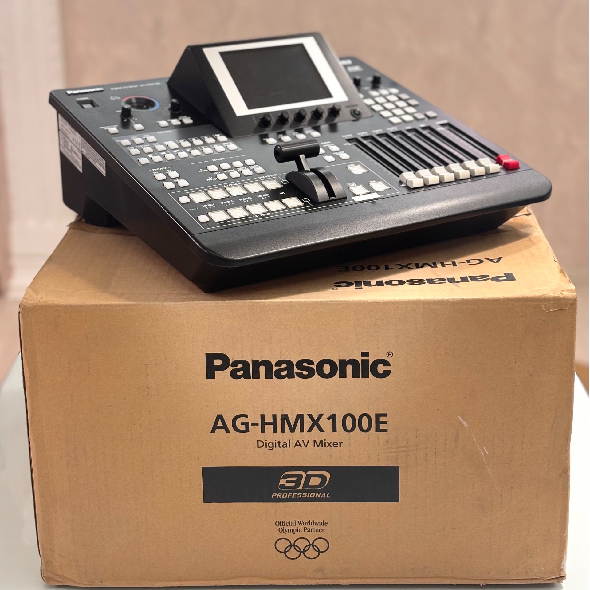 میکسر صدا و تصویر پاناسونیک HMX-100