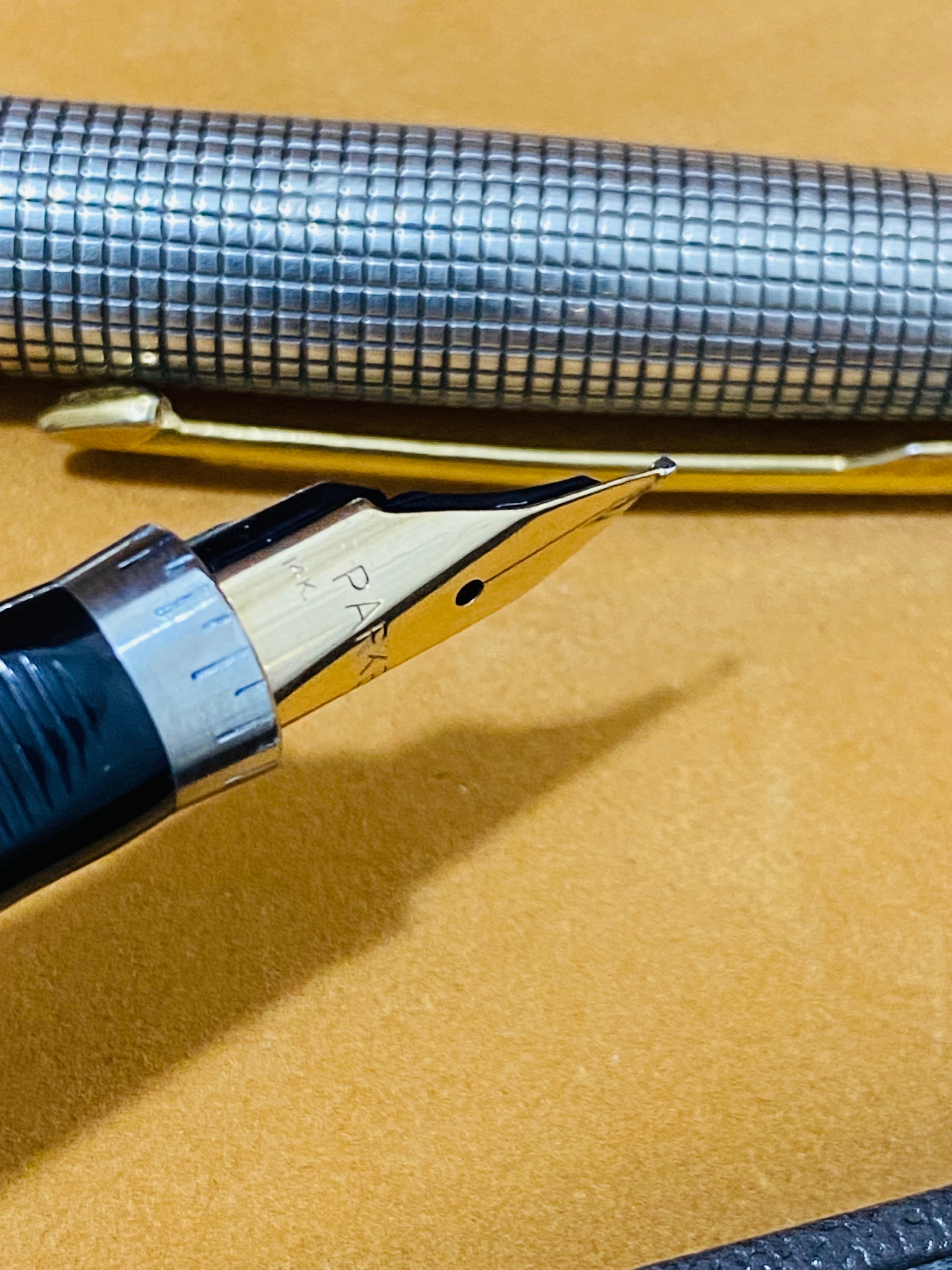 خودنویس پارکر 75 نوک طلا بدنه نقره امریکایی