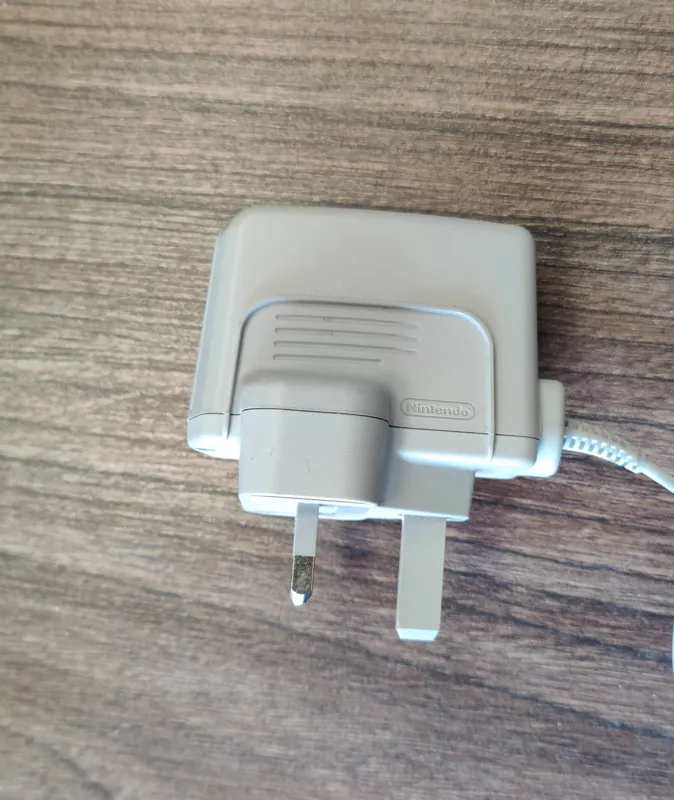 شارژر اورجینال نینتندو DSi / 3DS UK Plug