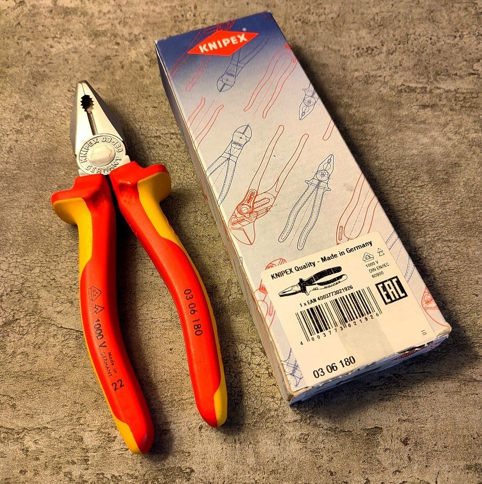 انبر دست 7 اینچ عایق برق 1000 ولت کنیپکس Knipex