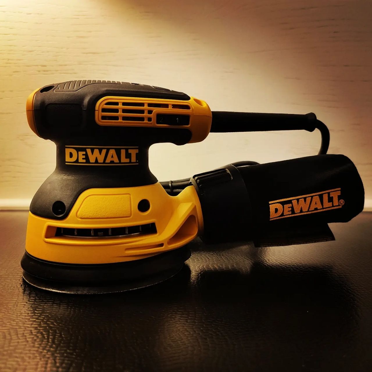 سنباده لرزان و گردان دیوالت DeWalt DWE 6423 اصلی