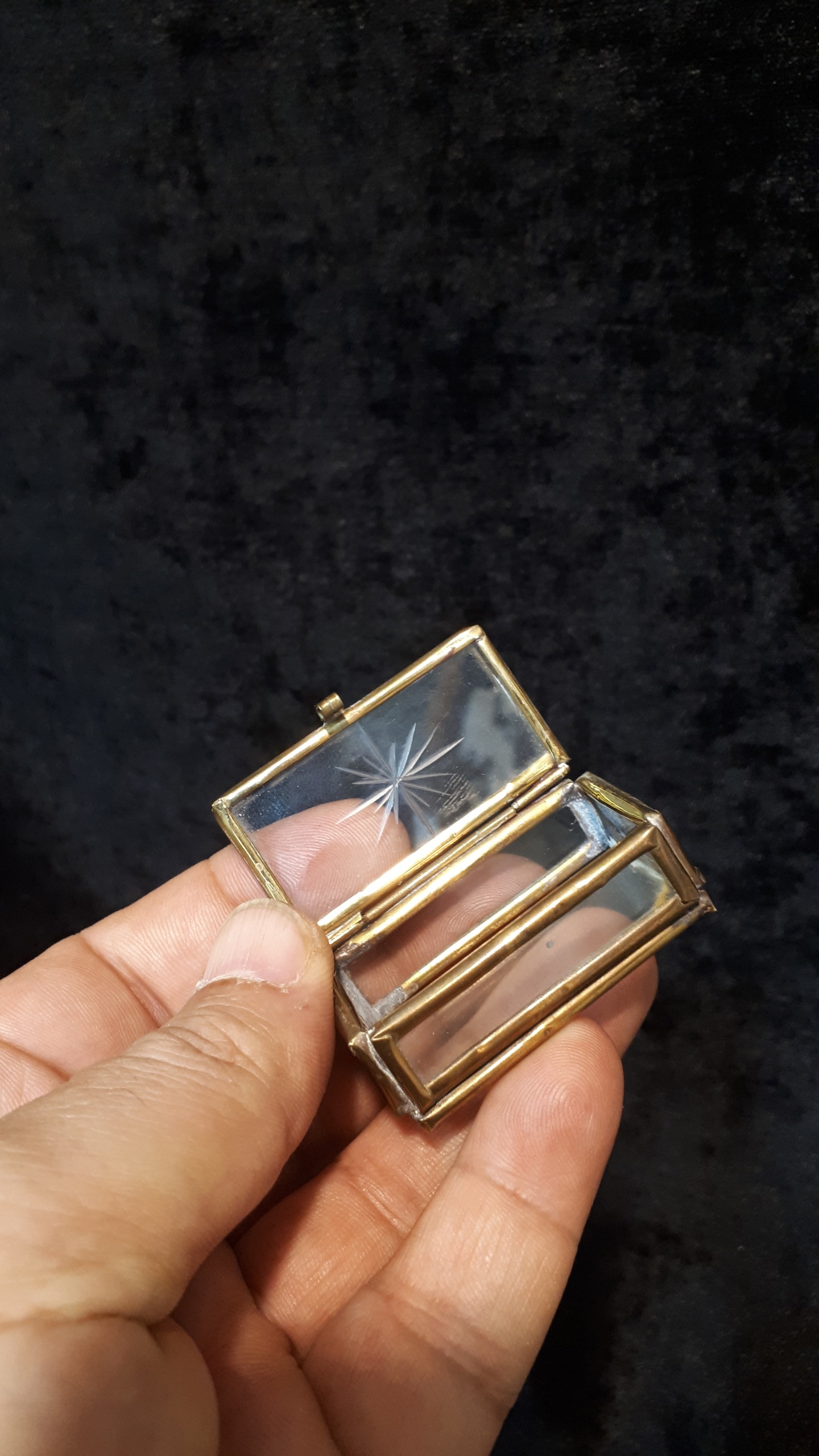 جعبه شیشه ای تراش دار باکس حبدان قوطی انگشتر