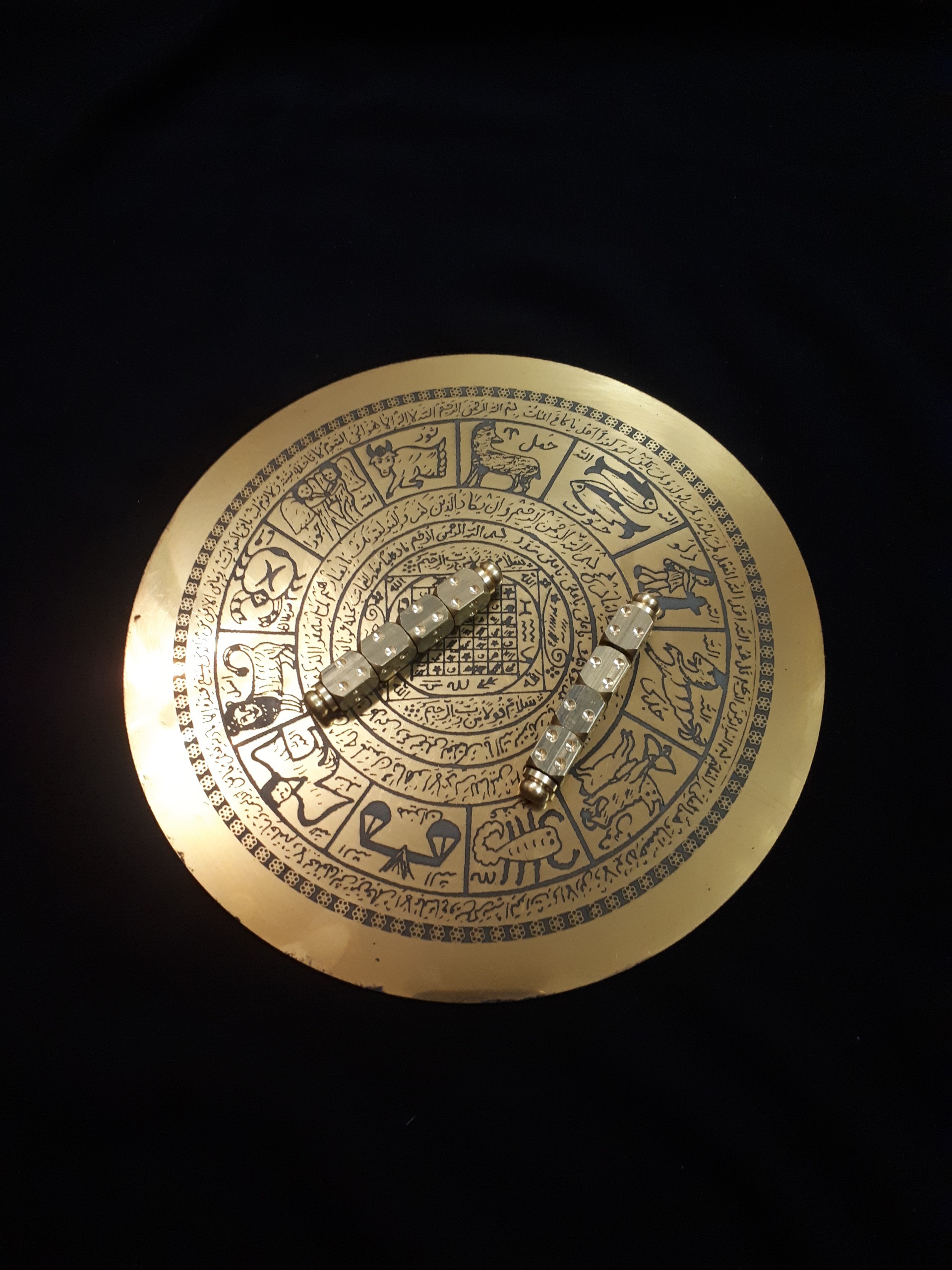 رمل تاس اسطرلاب قرعه برنجی خانه کوچک قلمزنی