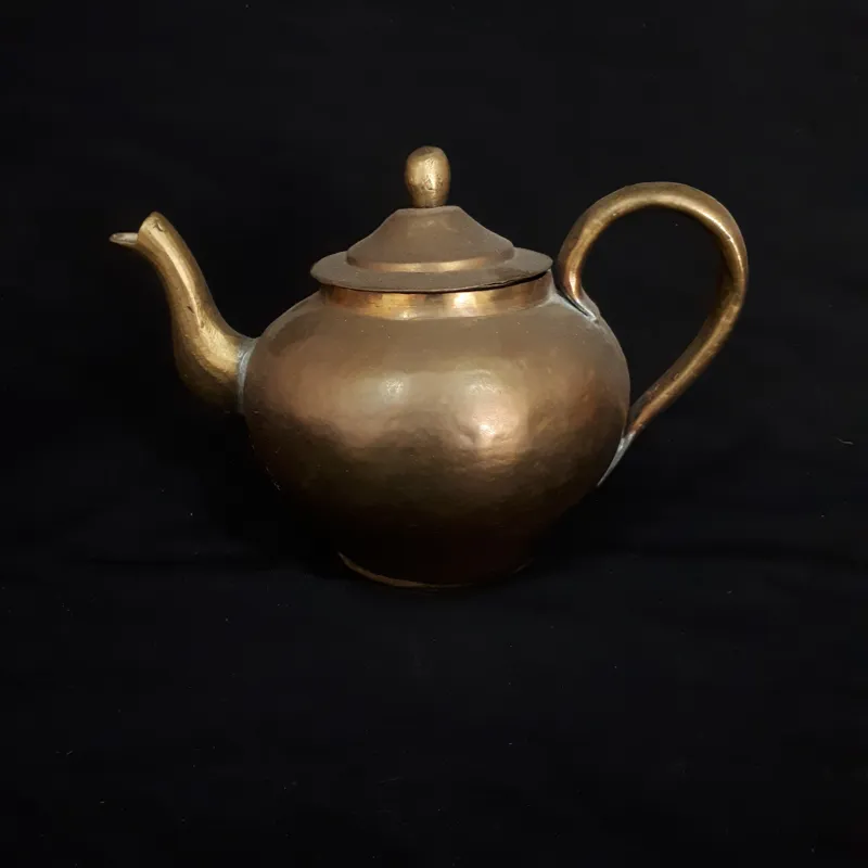 قوری برنجی کهنه دستساز