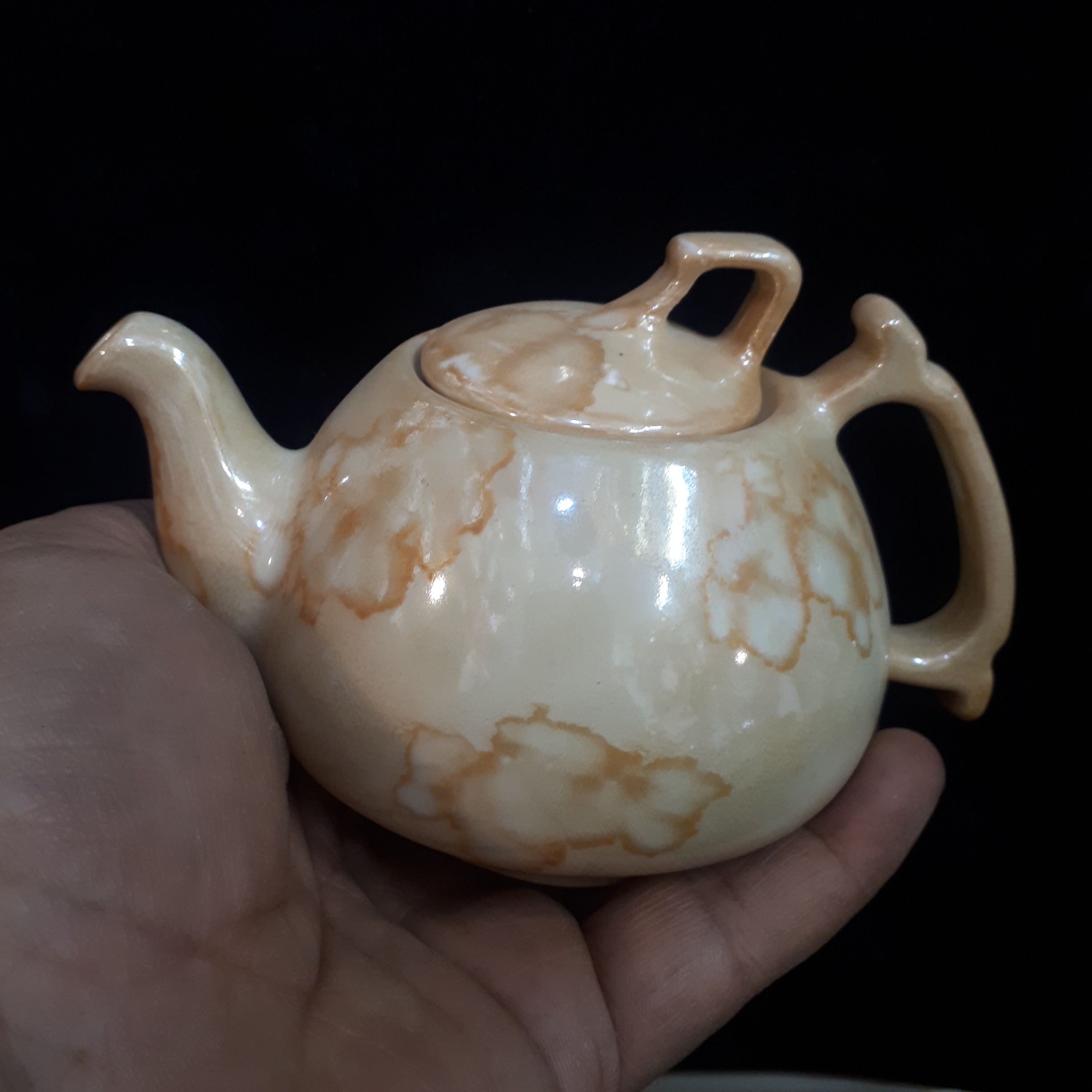 قوری عسلی 4 کپ قدیمی
