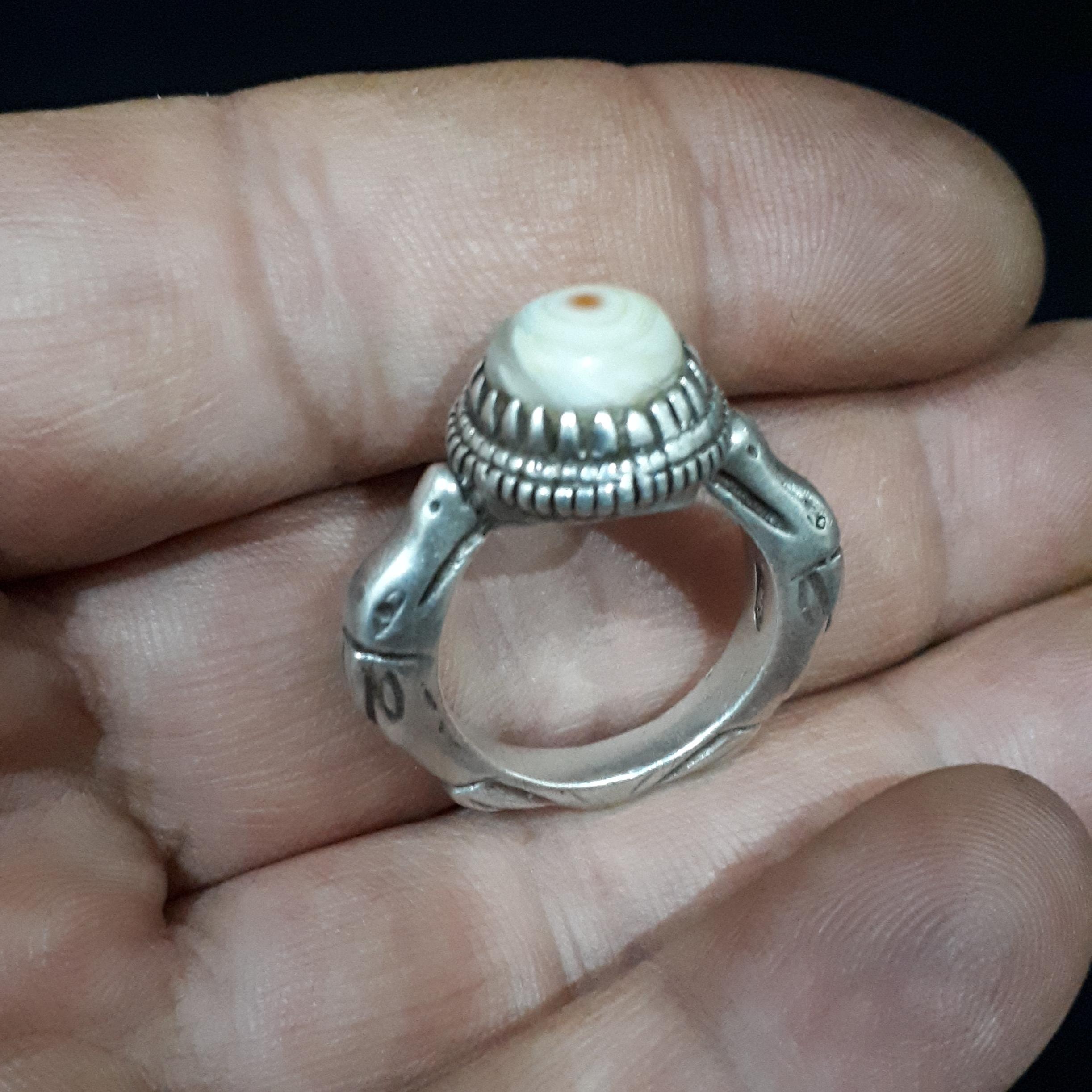 انگشتر نقره تک خال بابا قوری 12.5 گرمی عقیق زمرد