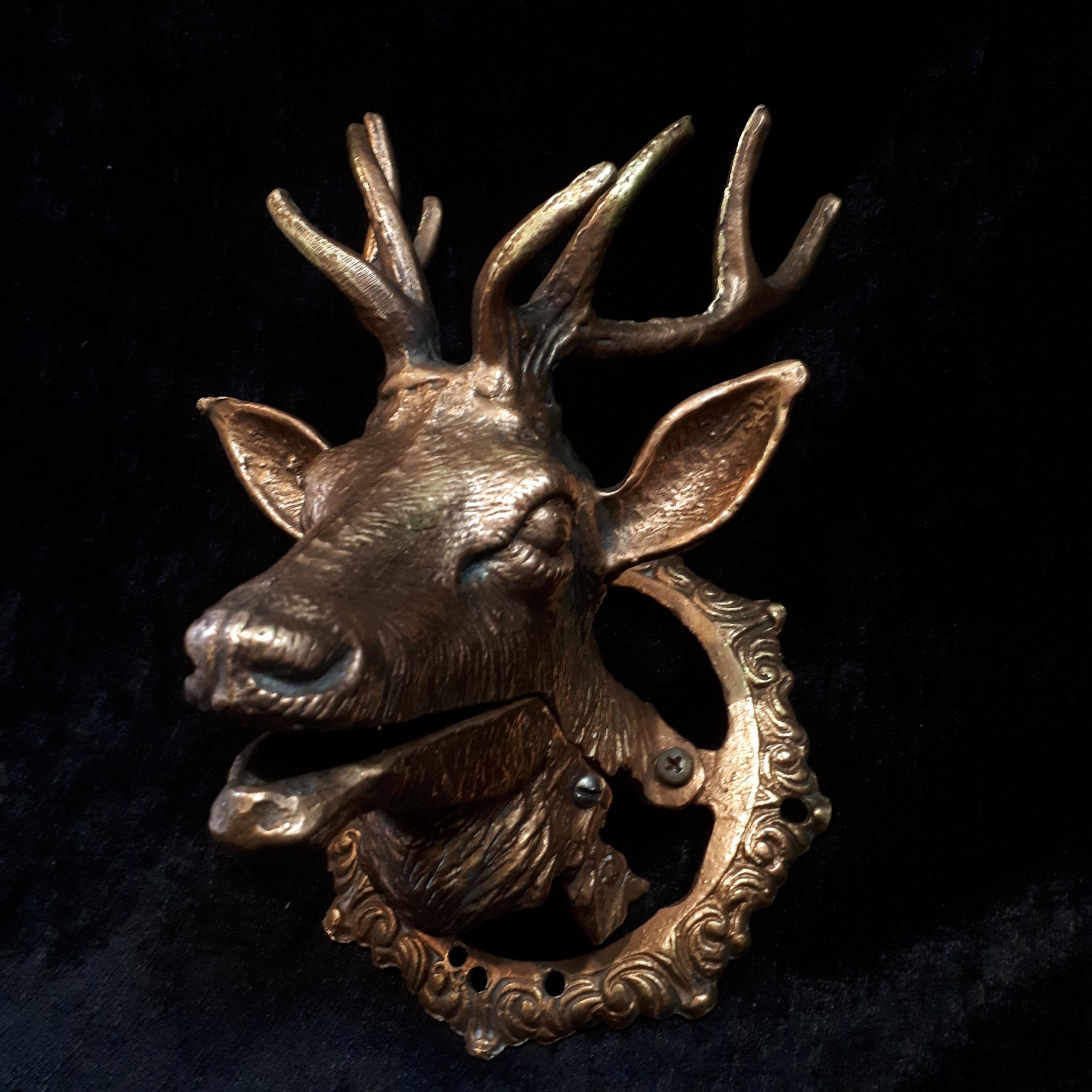 مجسمه برنجی گوزن قدیمی اروپایی