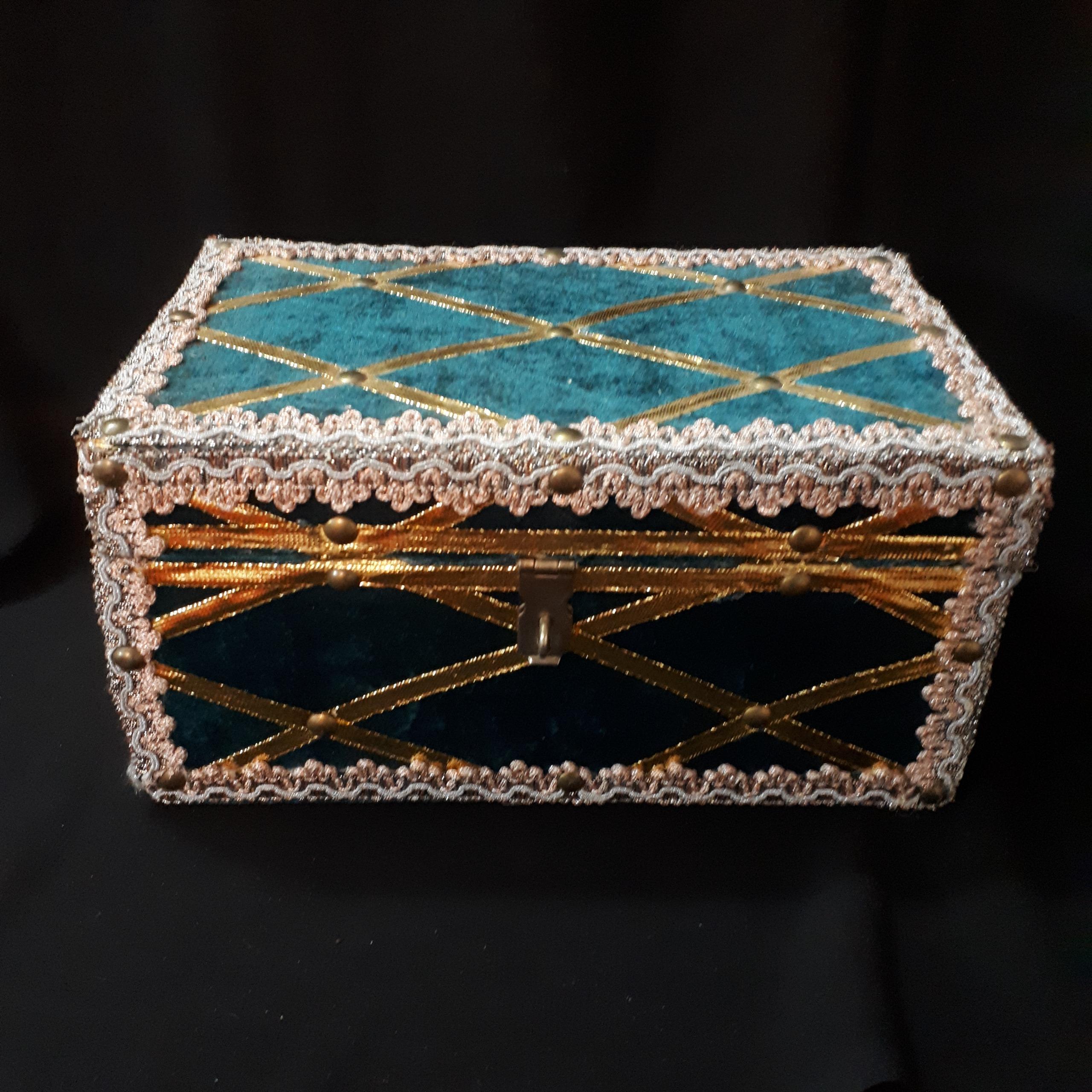 مجری یا صندوقچه مخمل شده