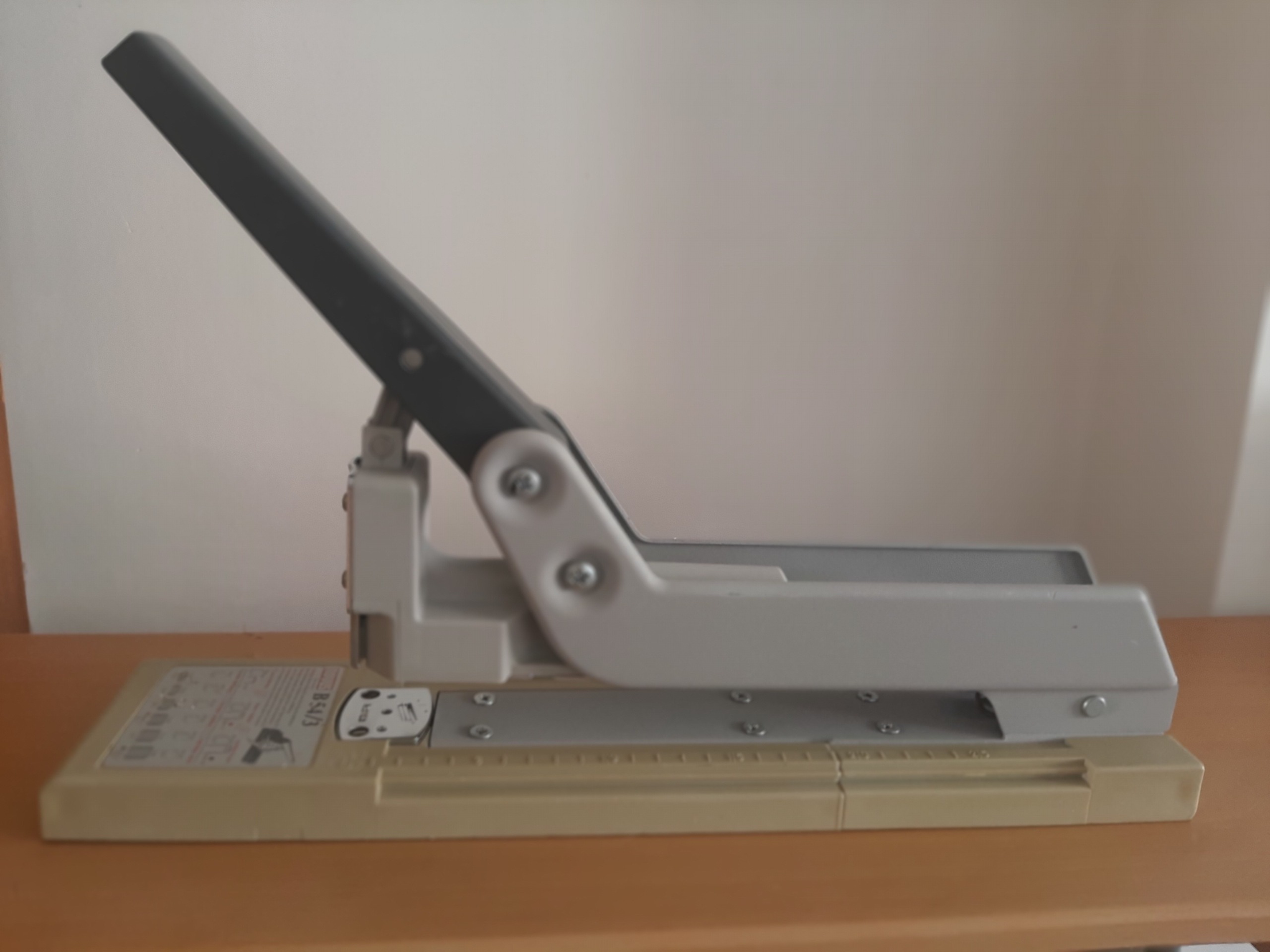 منگنه کوب نووس آلمانی Novus B 54/3