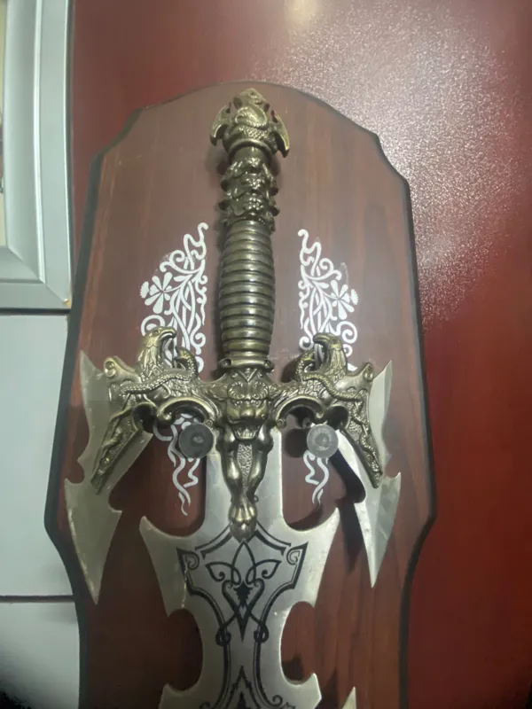 شمشیر دیوار کوب کلسکیونی