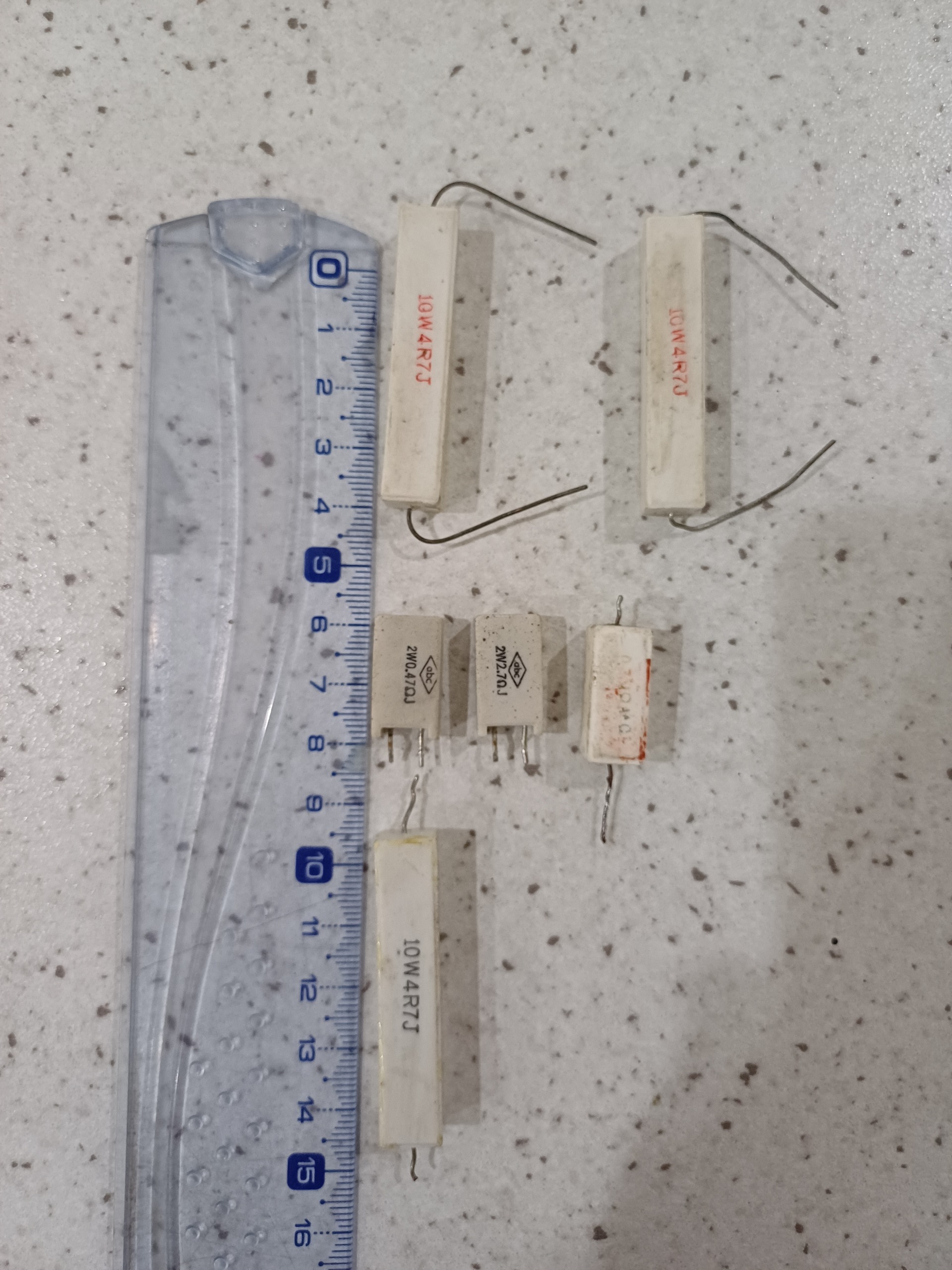 6 عدد مقاومت آجری در اهم و وات های مختلف مطابق عکس