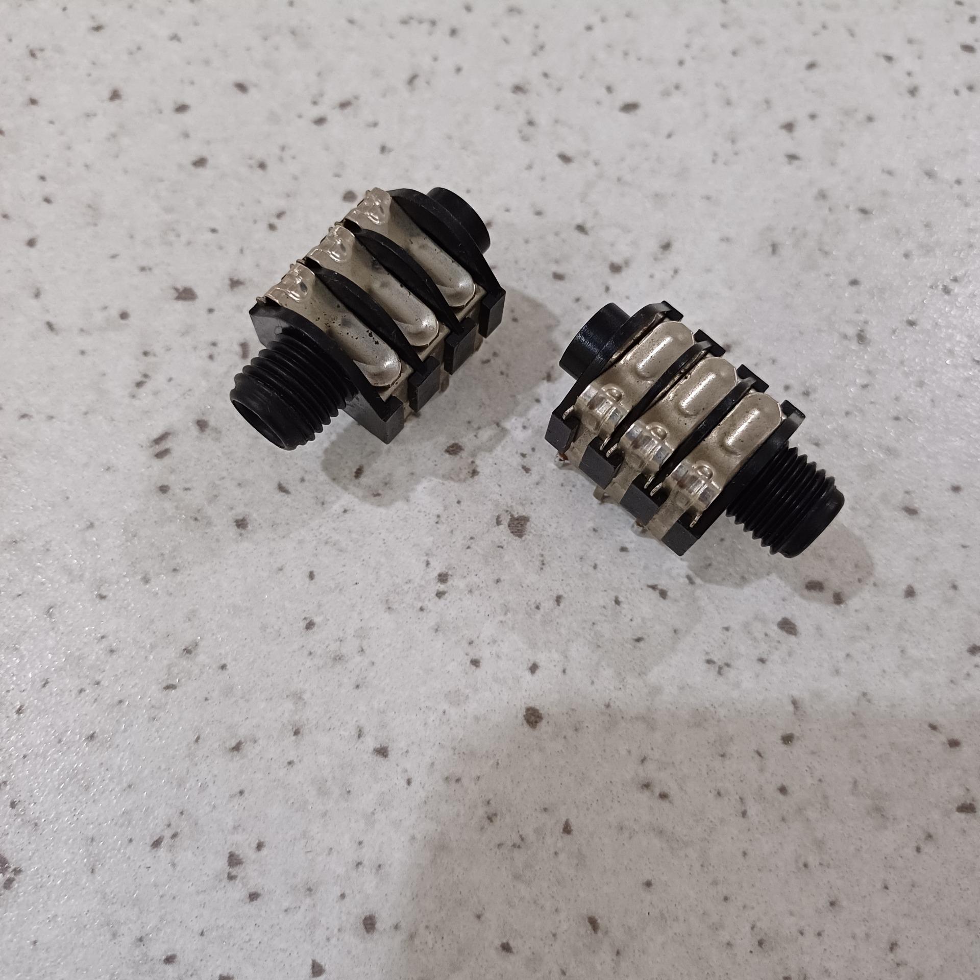  6عددکانکتور مادگی فیش میکروفن مدل استریو