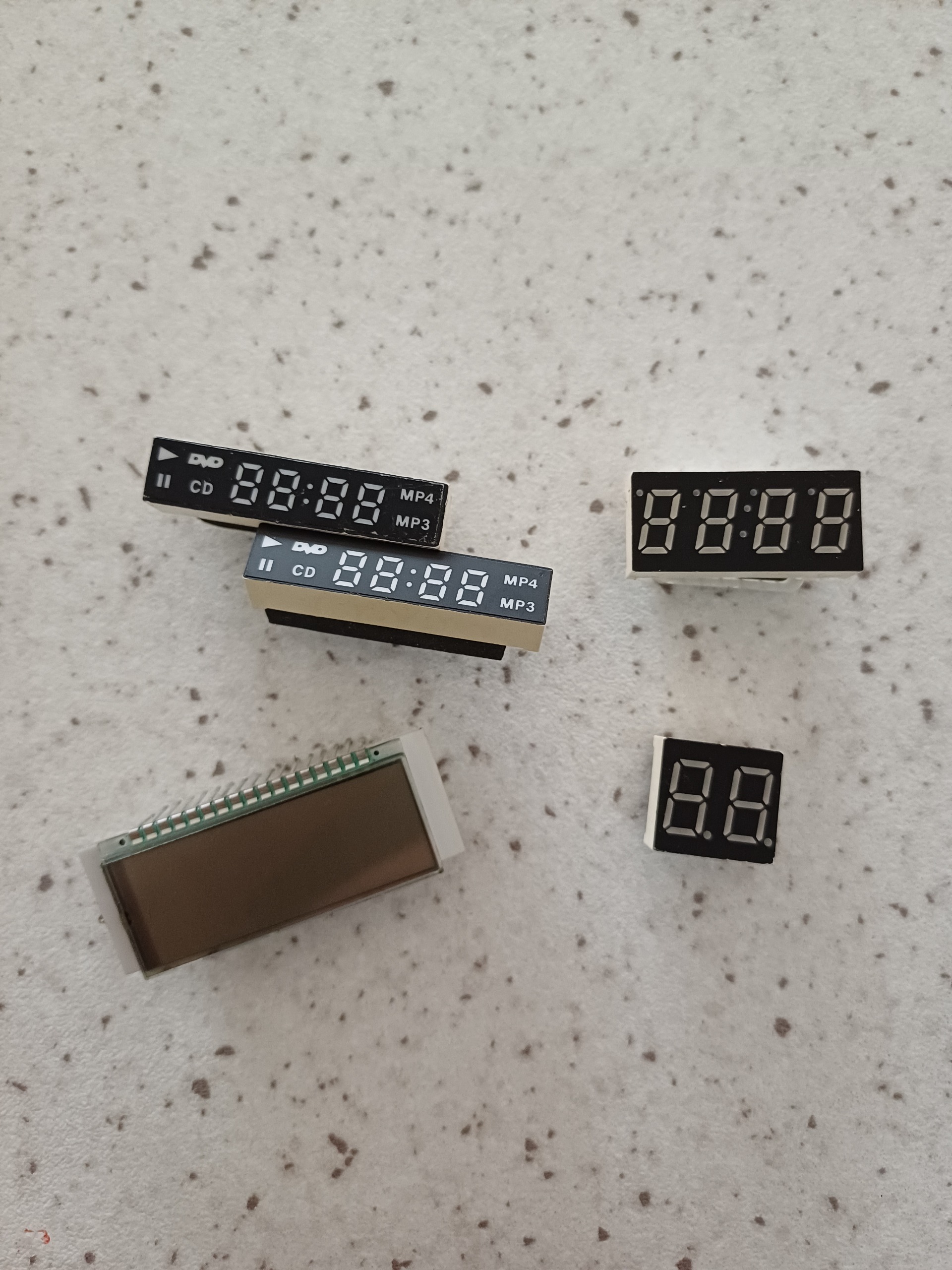 تعداد 4 عدد سگمنت و 1 عدد نمایشگر