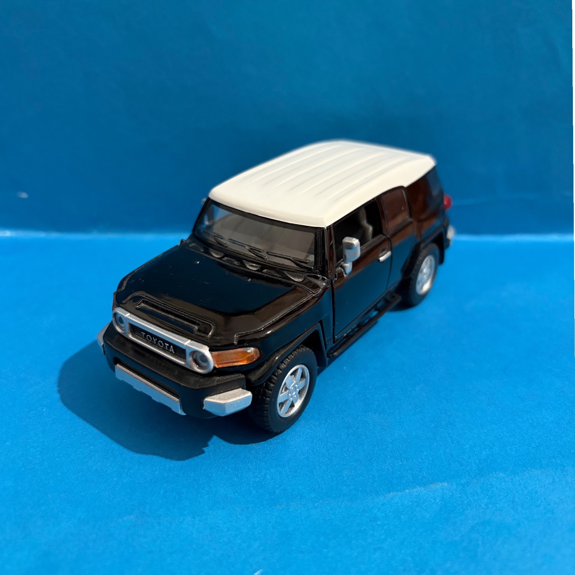 ماکت ماشین تویوتا Fj Cruiser برند کینسمارت
