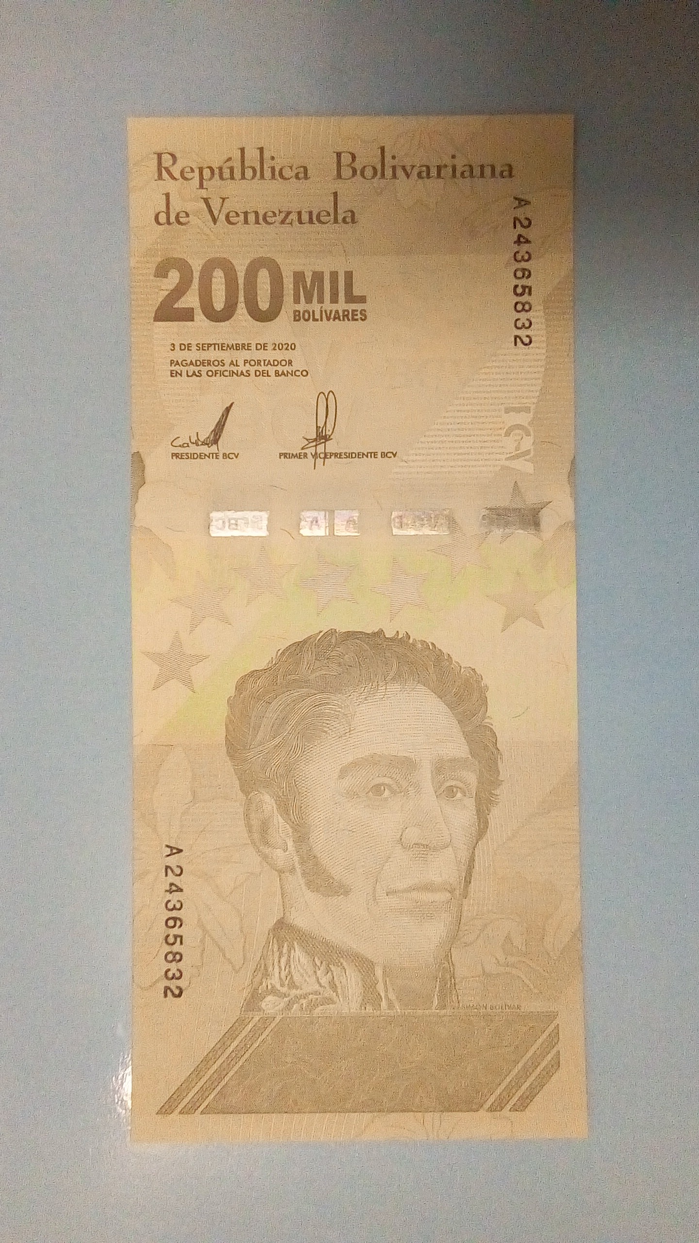 200 میلیون بولیوار ونزوئلا