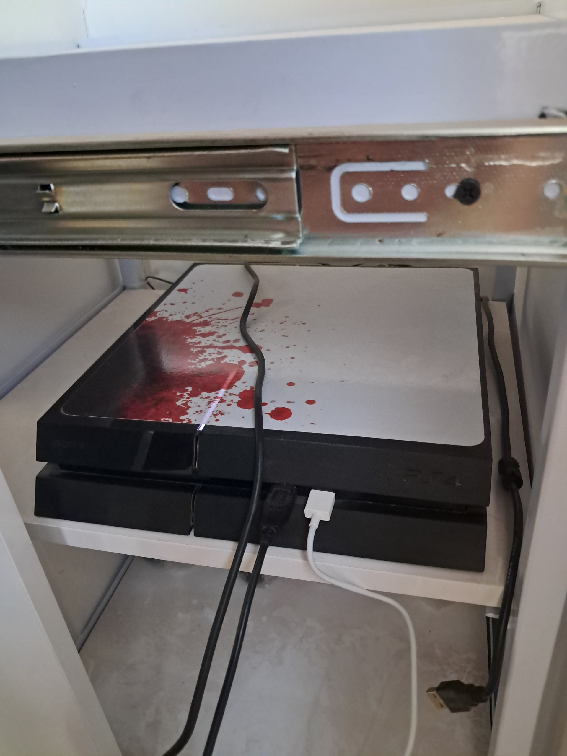 کپی خور 9 . پلی استیشن 4 فت