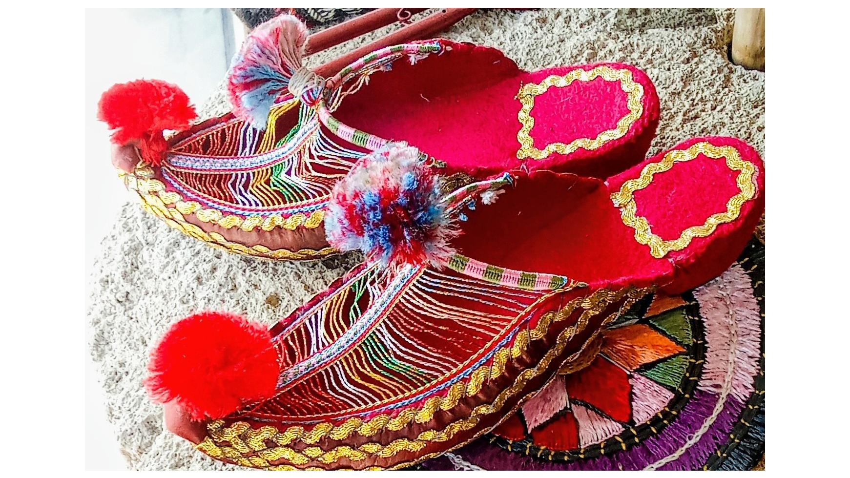 چارق رنگین ابریشم سوغات زنجان در همه سایز