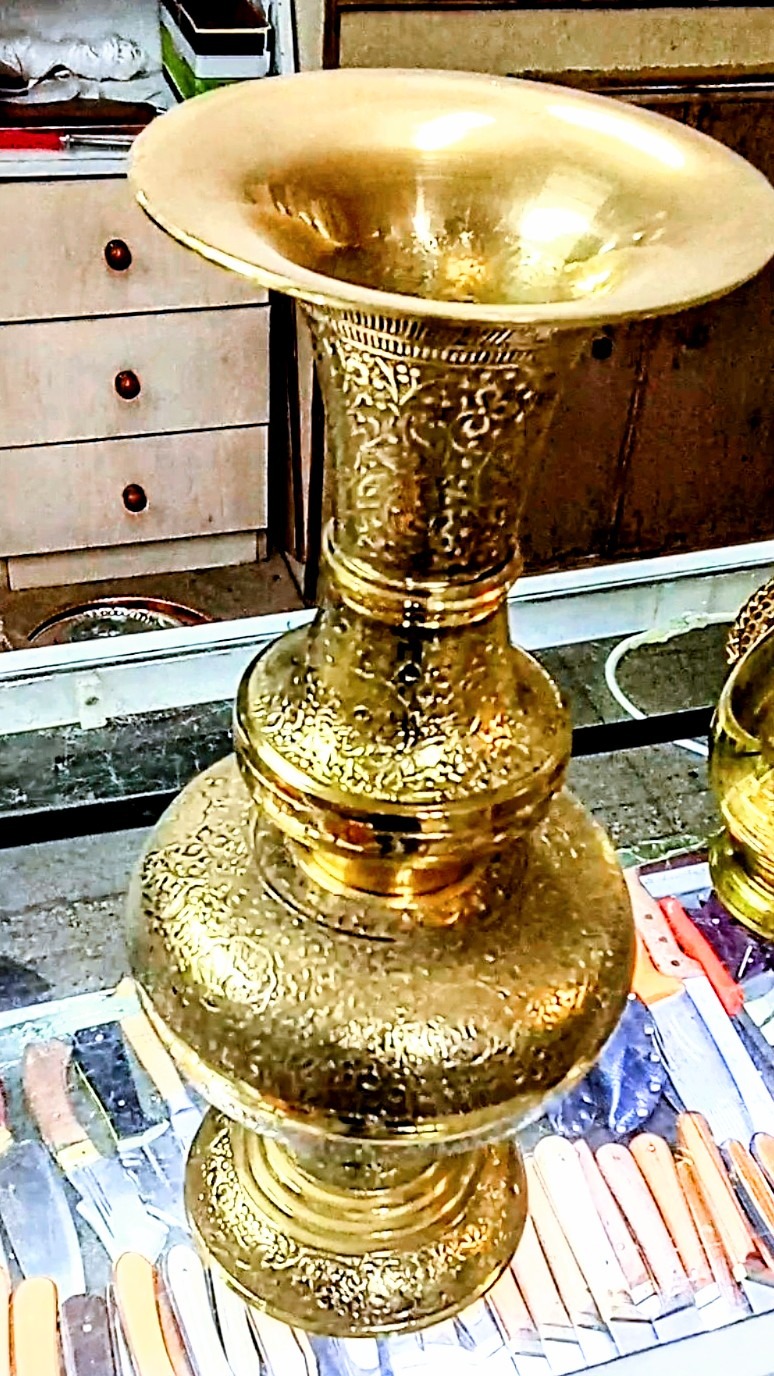 گلدان پایه داربرنجی غرق قلم گل بوته 50سانت