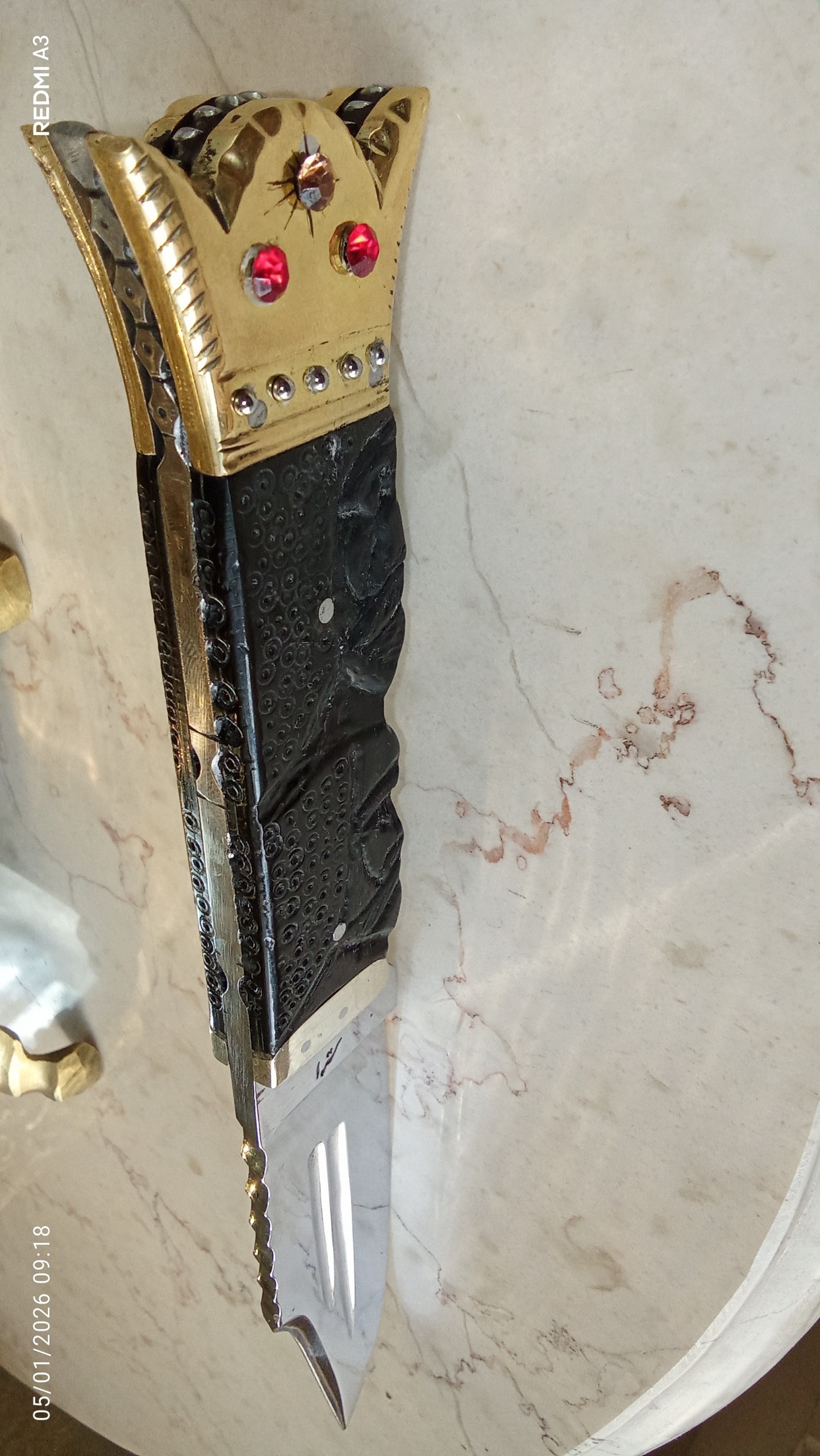 چاقو شکاری کلکسیونی کنده کاری طرح پادشاه استادامیر