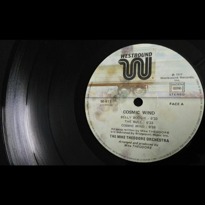 آلبوم "Cosmic wind" از Mike Theodore Orchestra