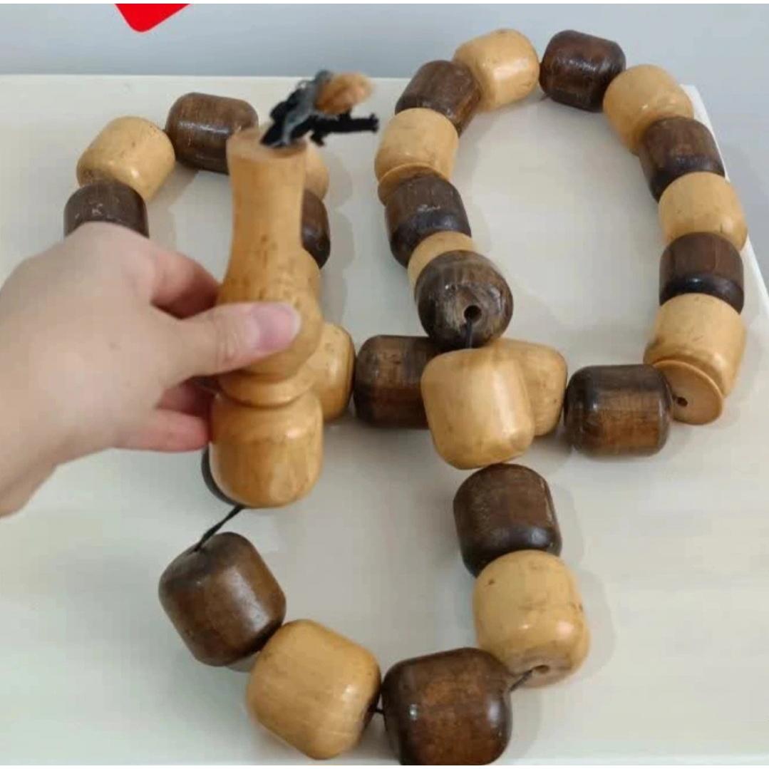 تسبیح چوبی غول پیکر