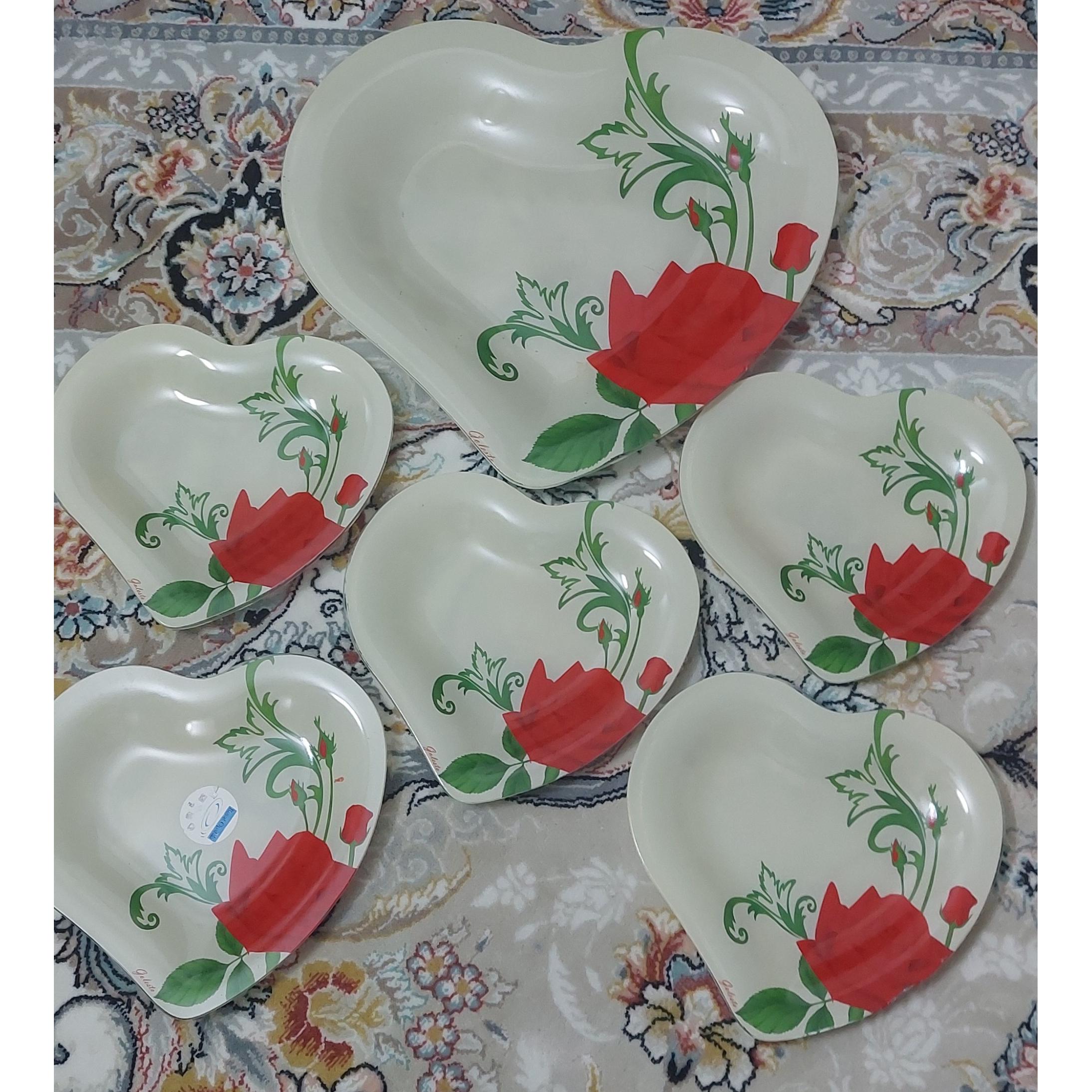 دیس و بشقاب قلبی شکل