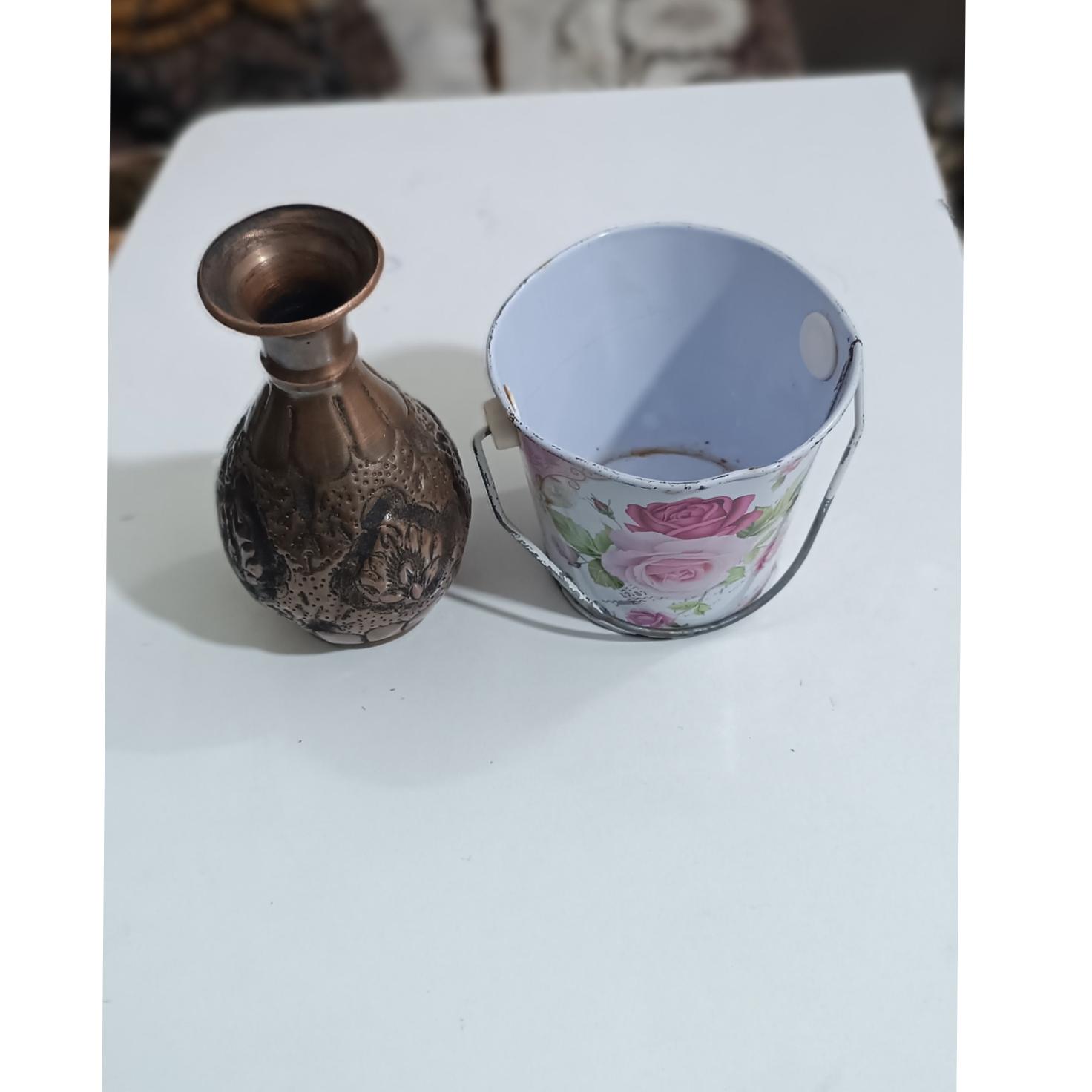 گلدان مسی قدیمی و سطل فلزی سایز کوچیک