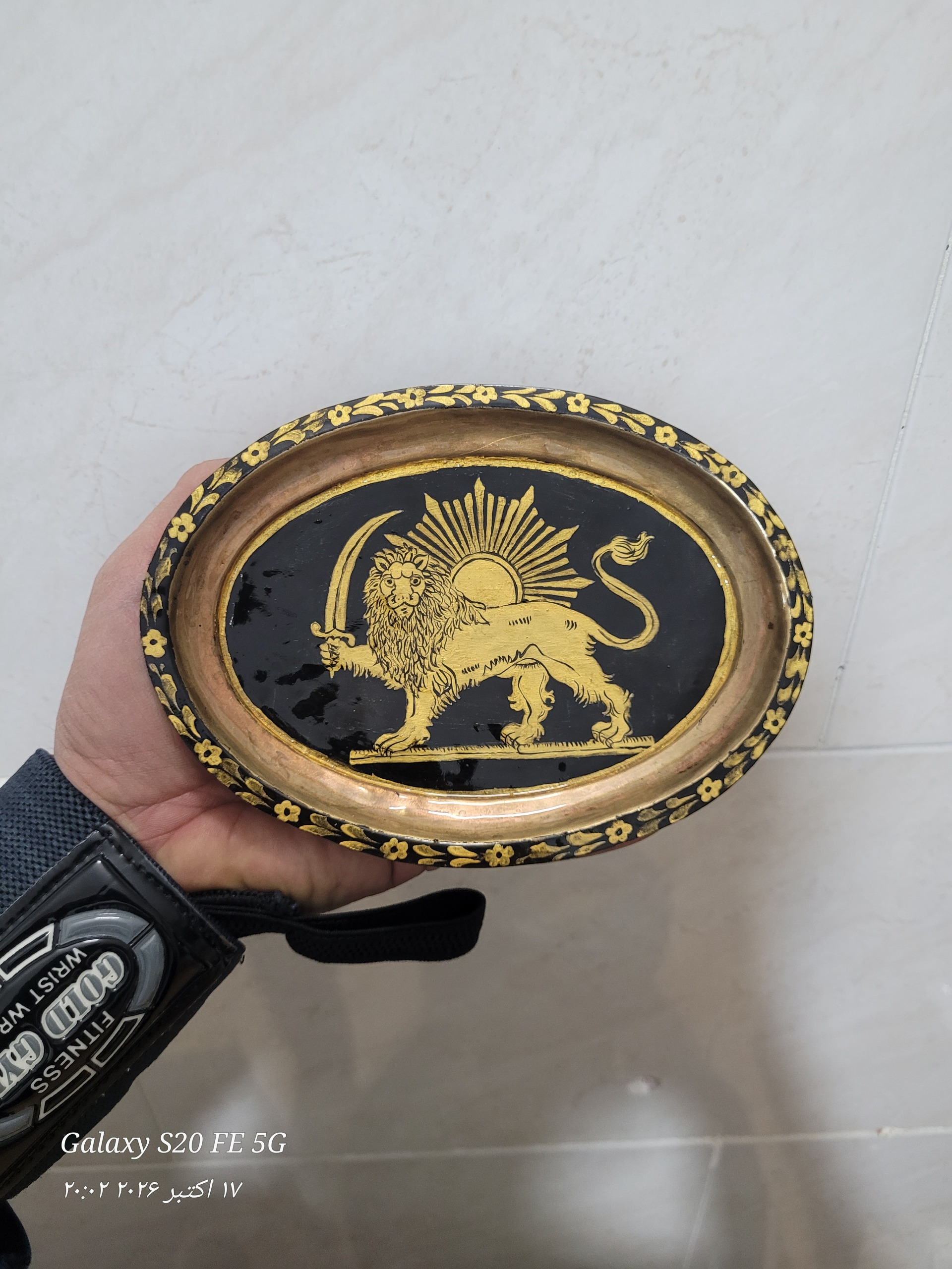 دیوار کوب طرح شیروخورشید