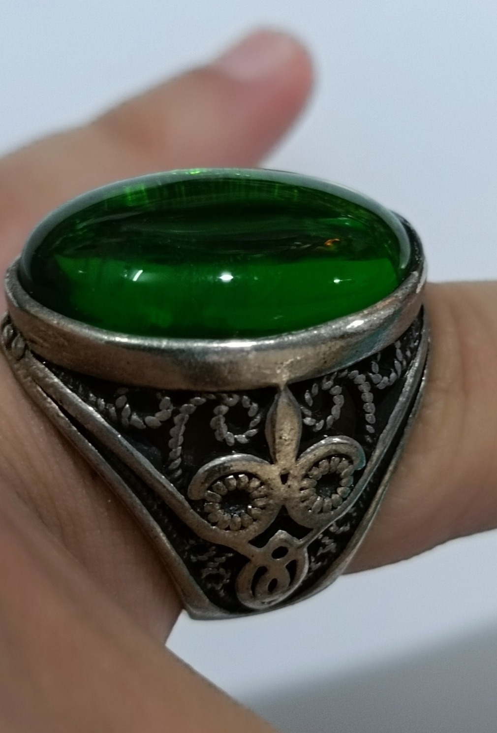 حراج انگشتر نگین سبز مصنوعی وارداتی