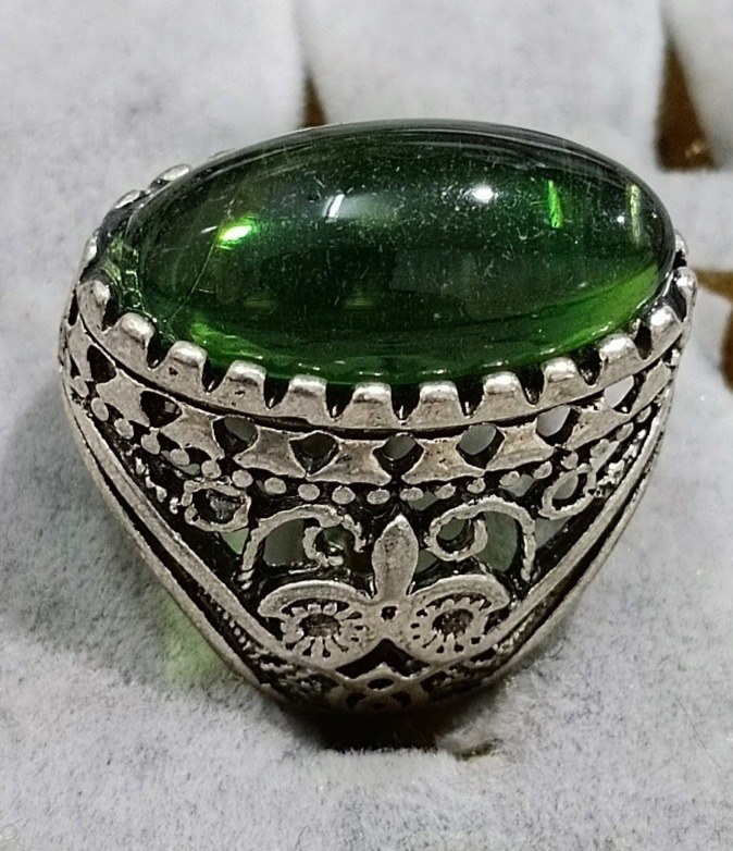 حراج انگشتر بادومی نگین سبز