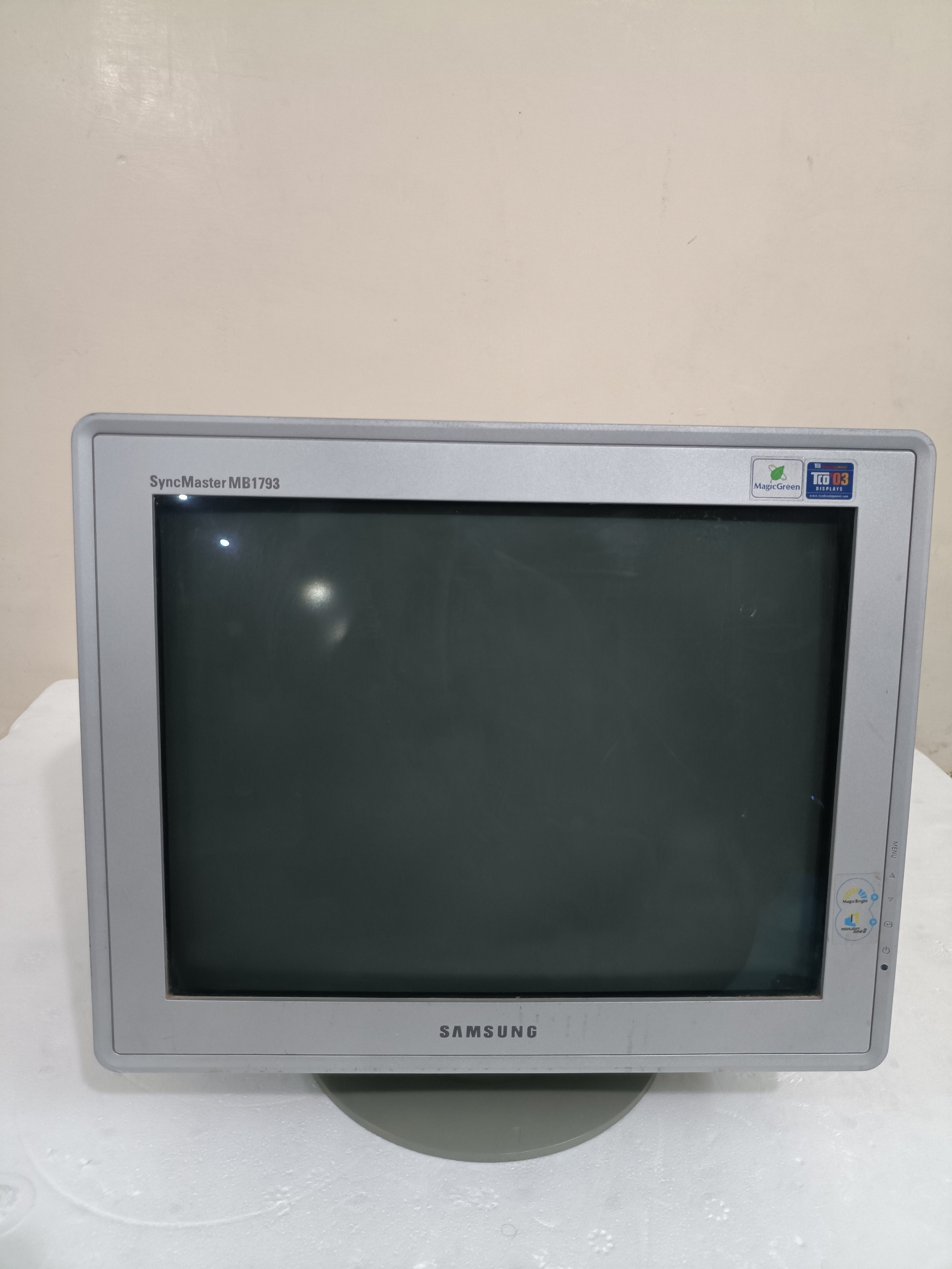 حراج مانیتور اورجینال قدیمی سامسونگ مدل 1793MB