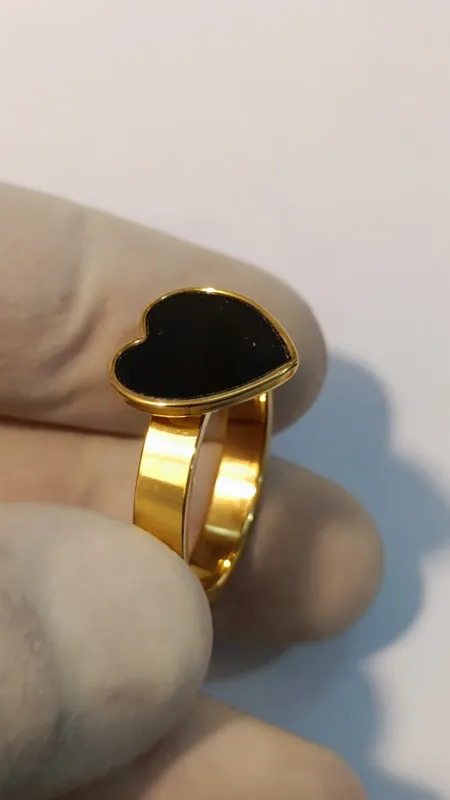 انگشتر قلب طلایی، ظریف