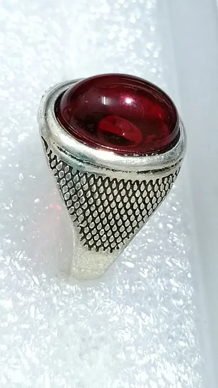 انگشتر نگین سرخ حراجی