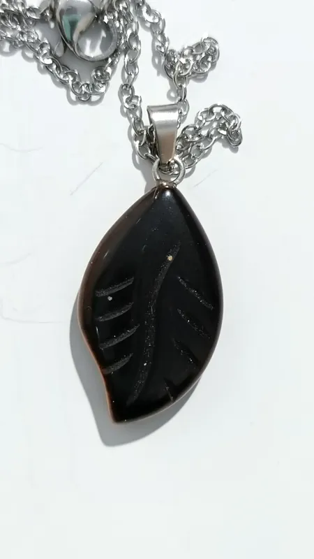 آویز سنگی حراجی