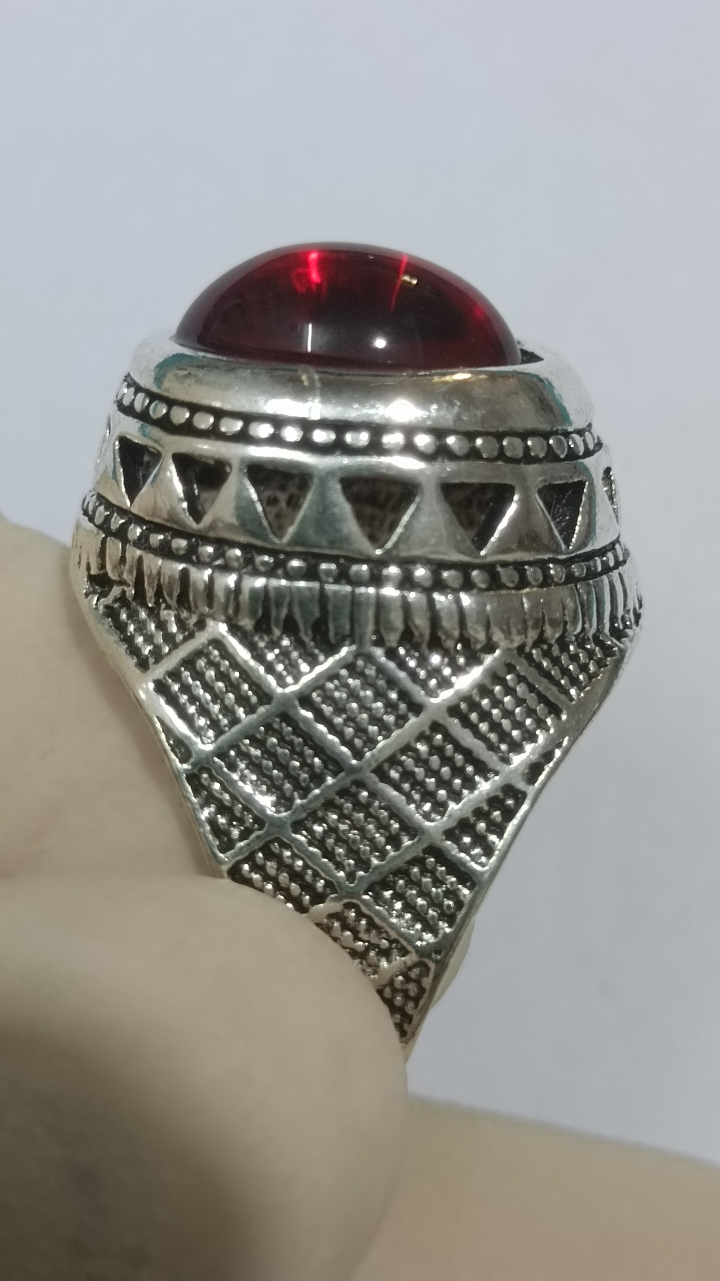 حراج انگشتر نگین سرخ