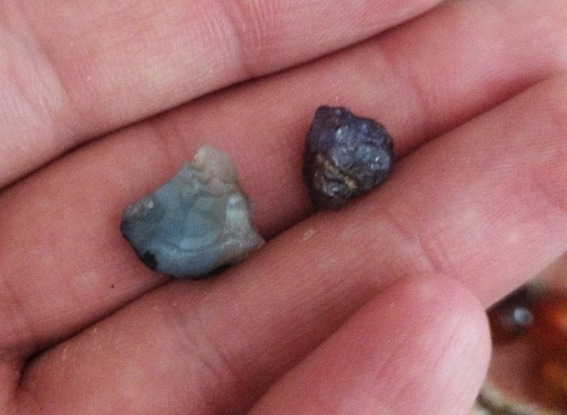 2 عدد راف معدنی تانزانیت 1 گرم آیولیت 3 قیراط