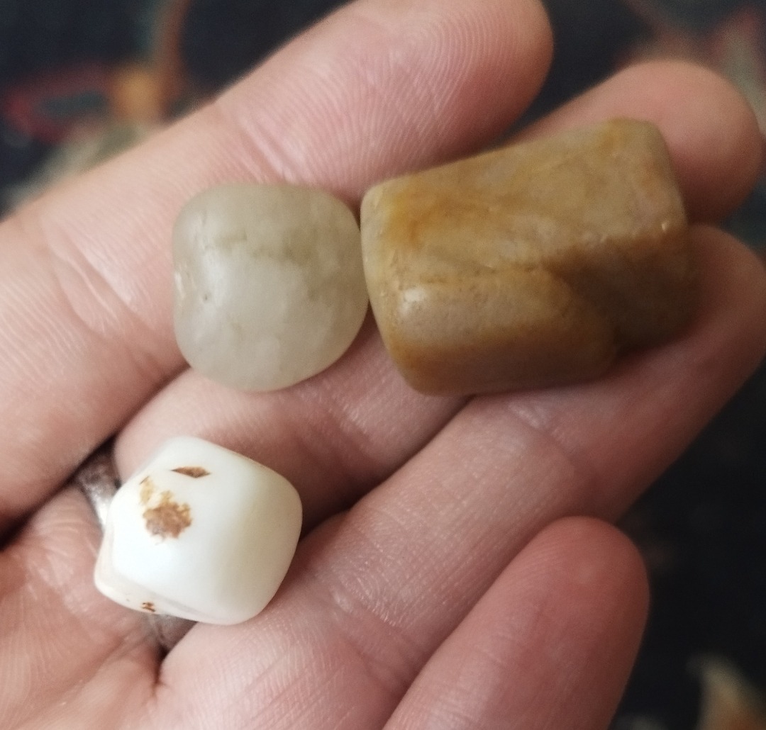 3 عدد راف معدنی آونتورین نارنجی،یشم سفید،کوارتز