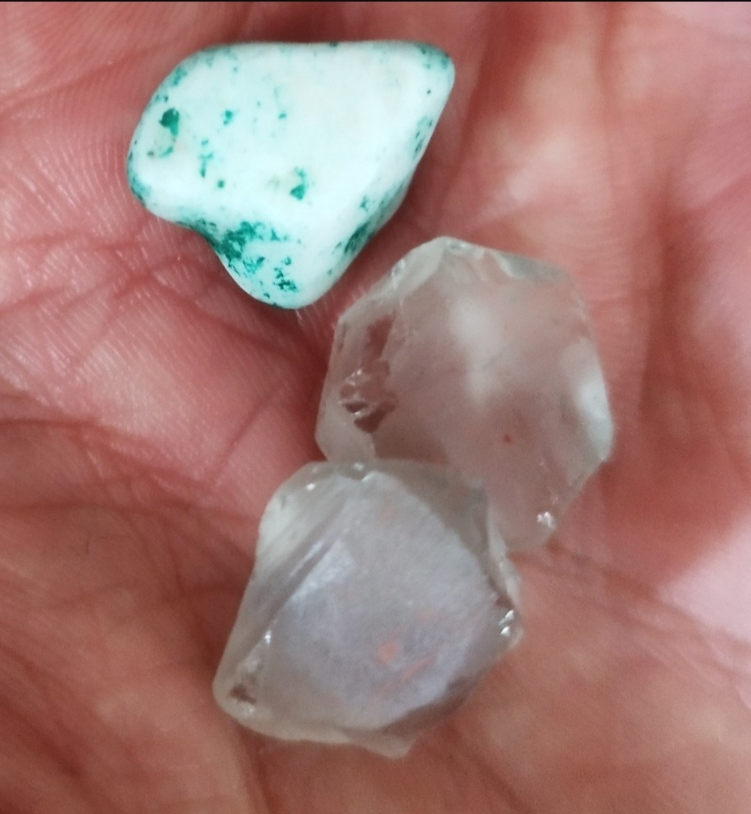 2 عدد راف آمتیست سبز 3.50 هرکدام و کریزوبلا