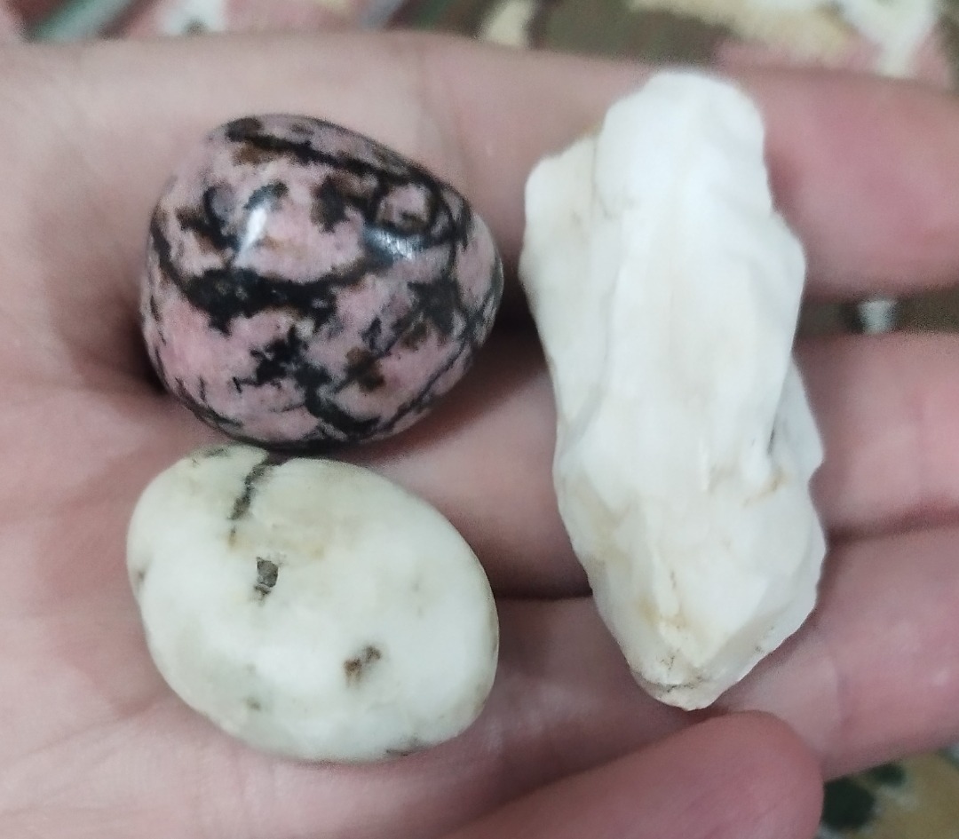 3 عدد راف معدنی زیبا عقیق. کوارتز سفید. رودونیت