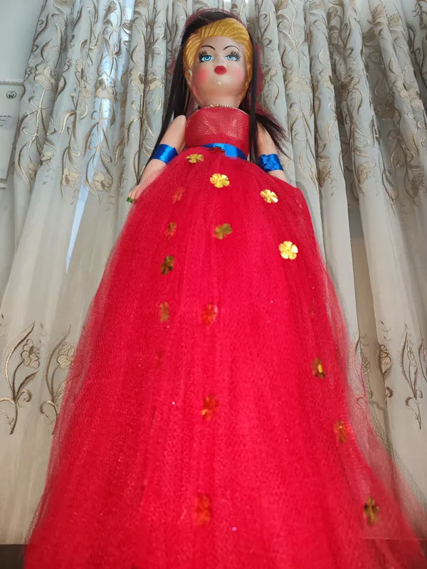 عروسک دختر کردی