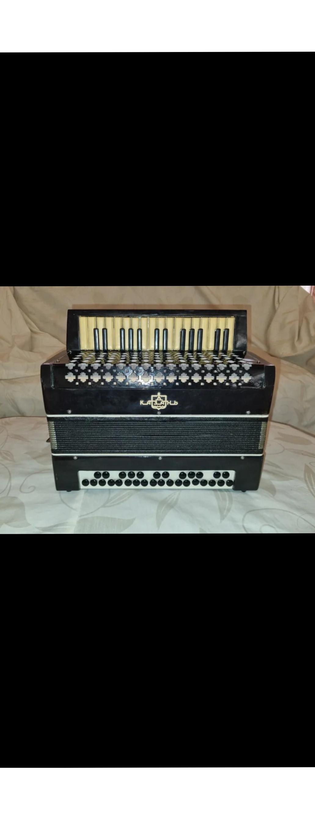 آکاردئون یا قارمان بسیار قدیمی روسی آذربایجانی