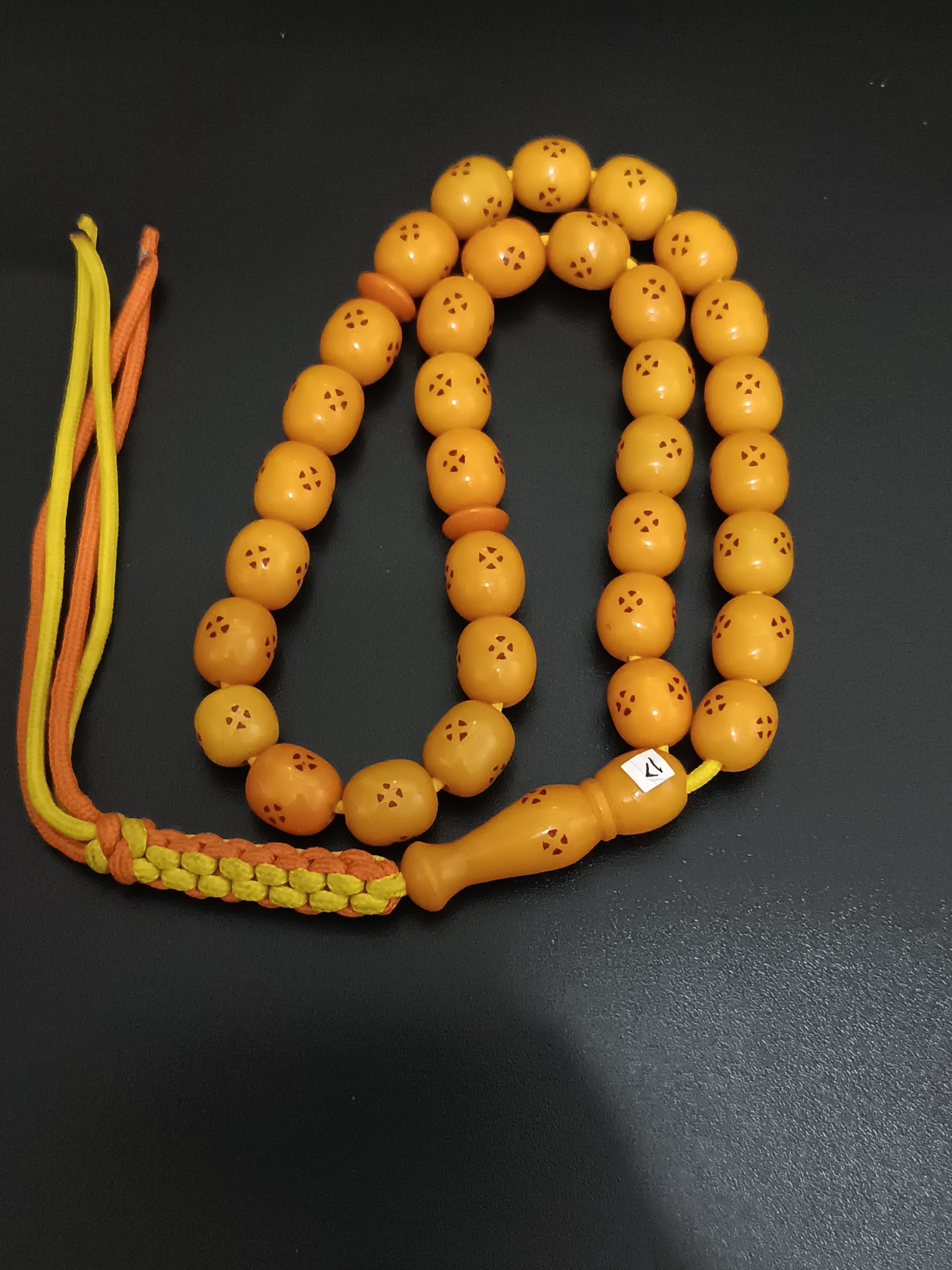 تسبیح سندلوس زرد خالدار زیبا ر