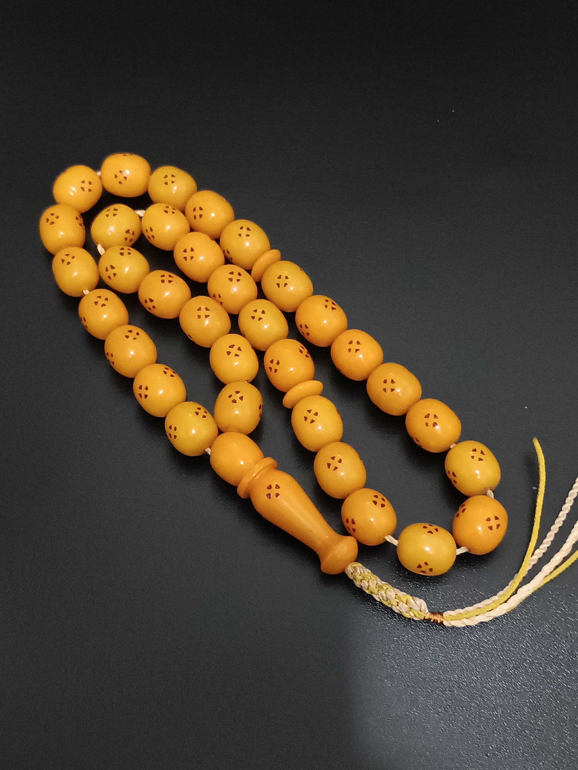 تسبیح سندلوس زرد خالدار کلکسیونی