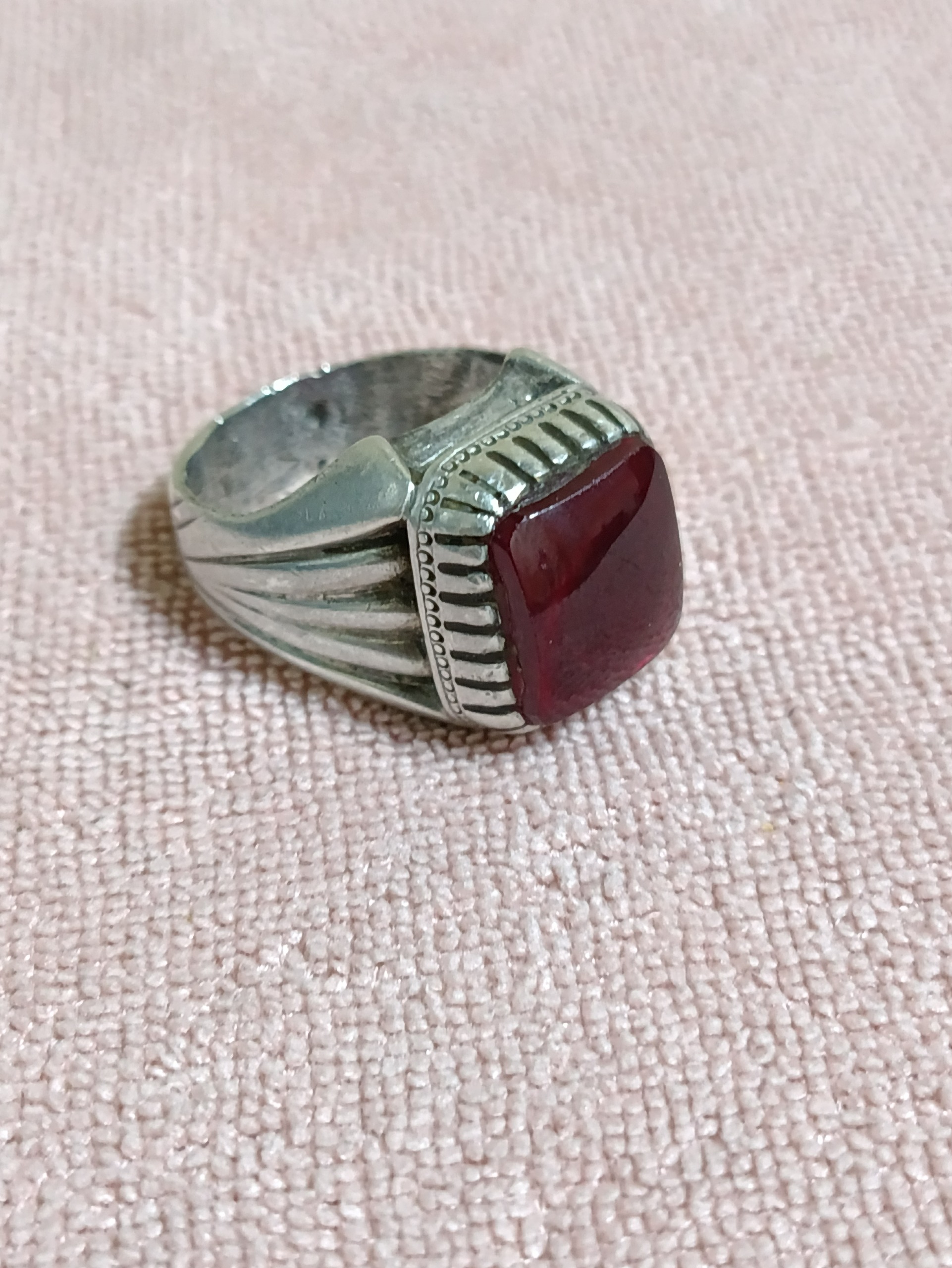 انگشتر نقره یاقوت